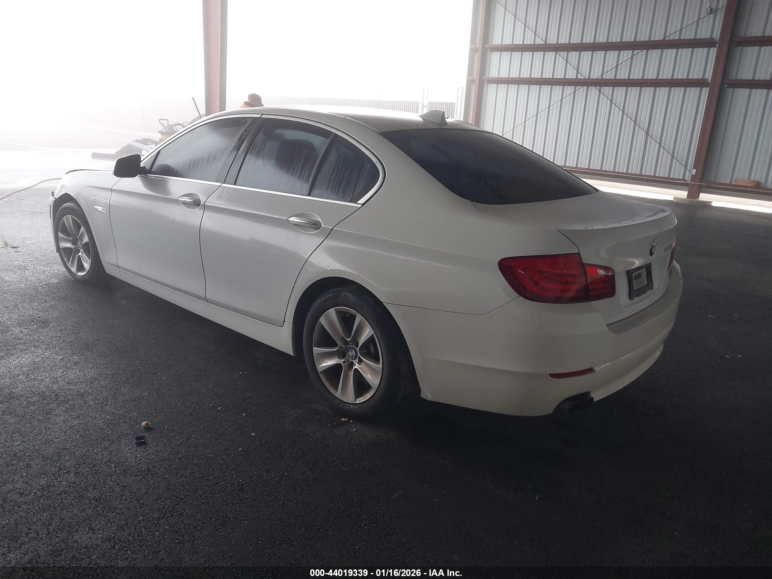 BMW 528I image 3
