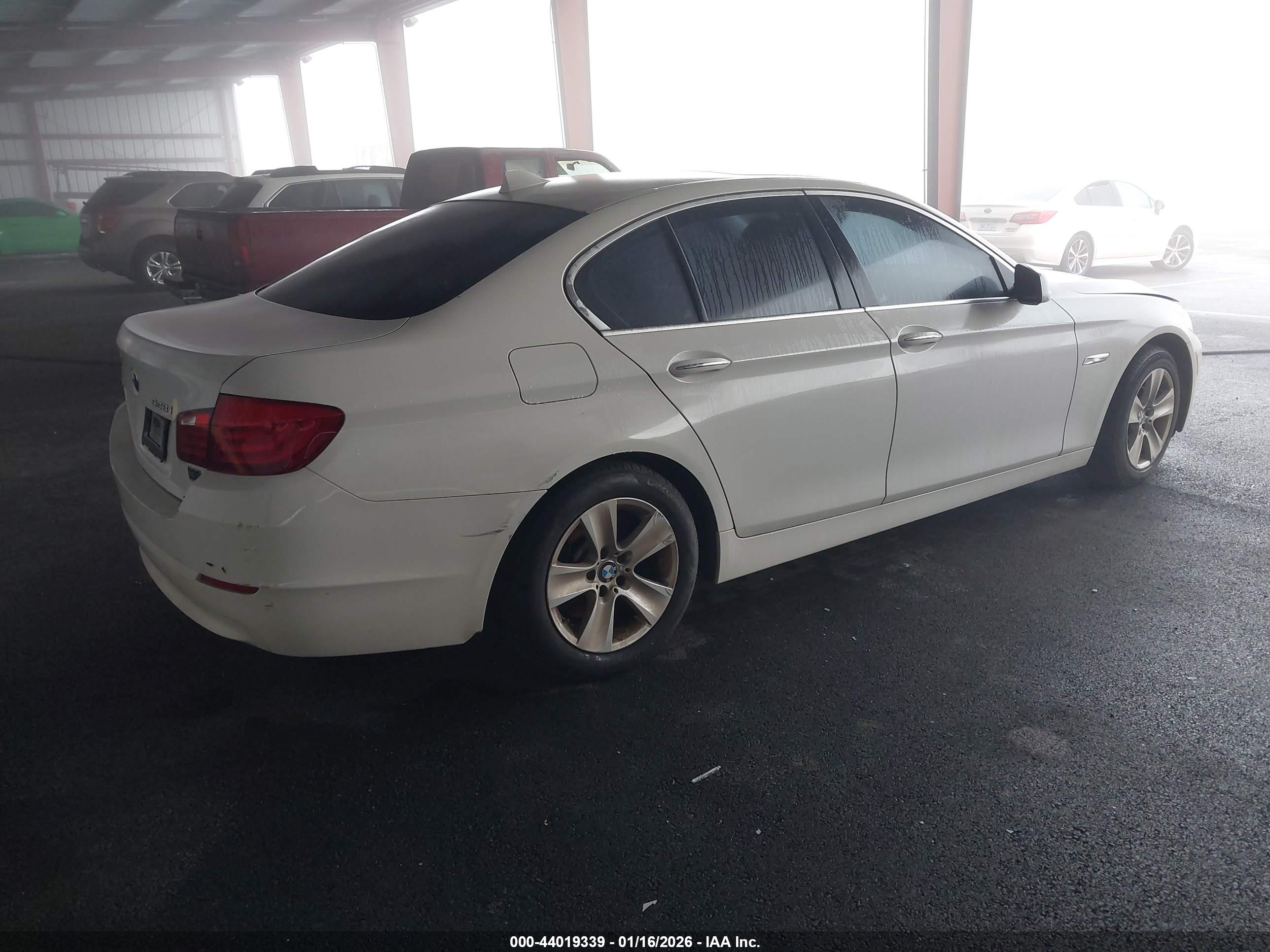 BMW 528I image 4