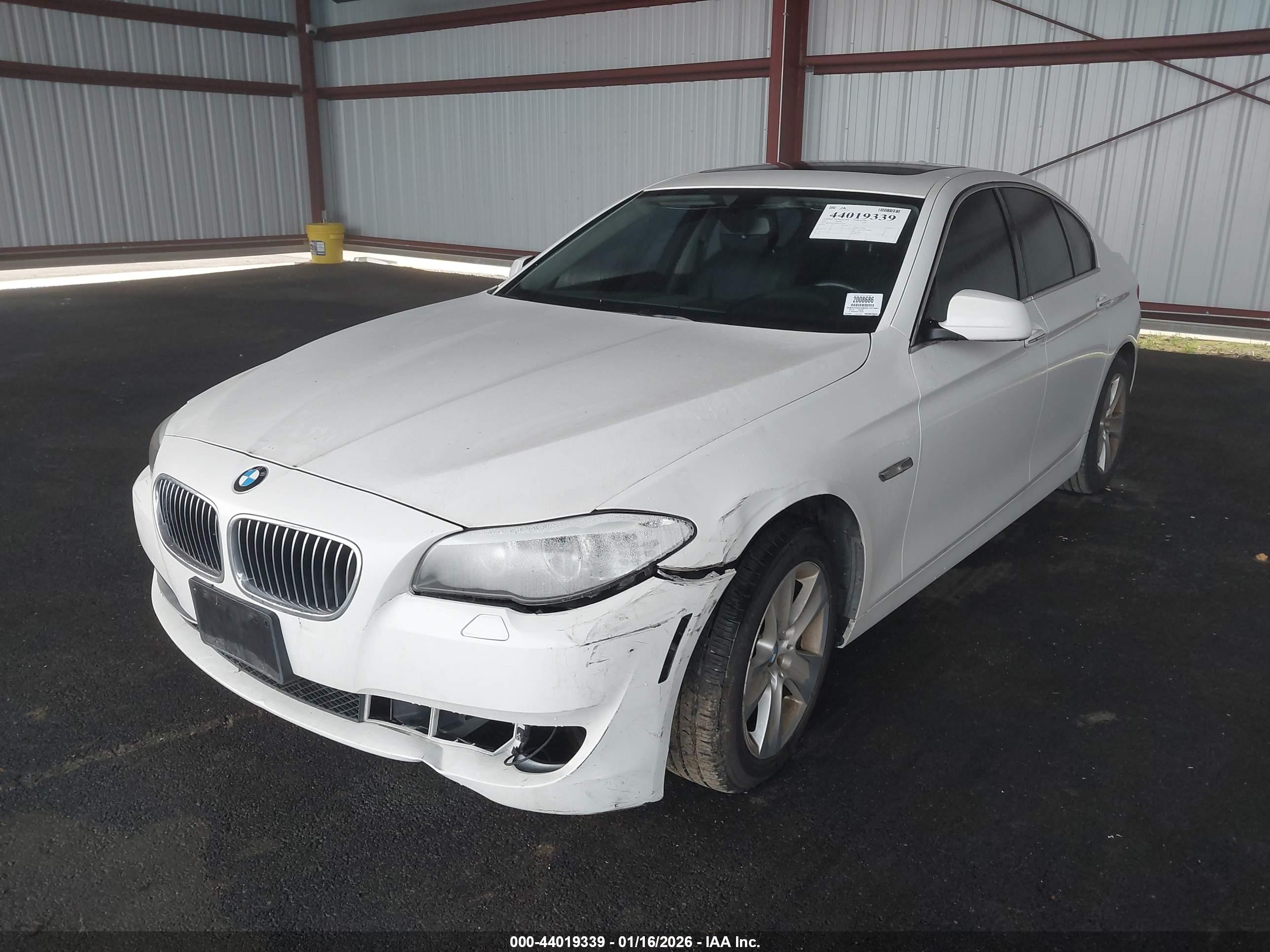 BMW 528I image 6
