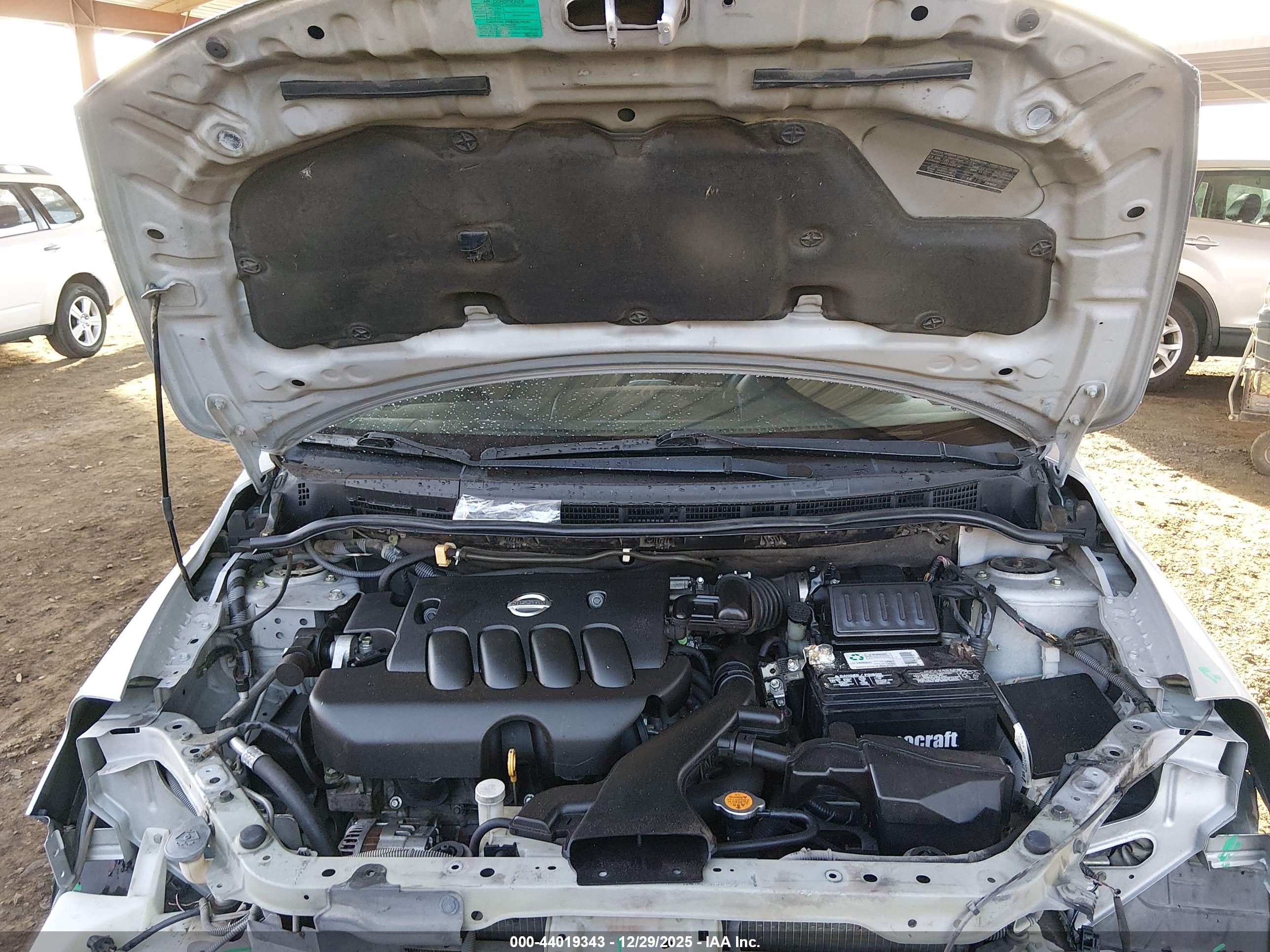 NISSAN VERSA image 10