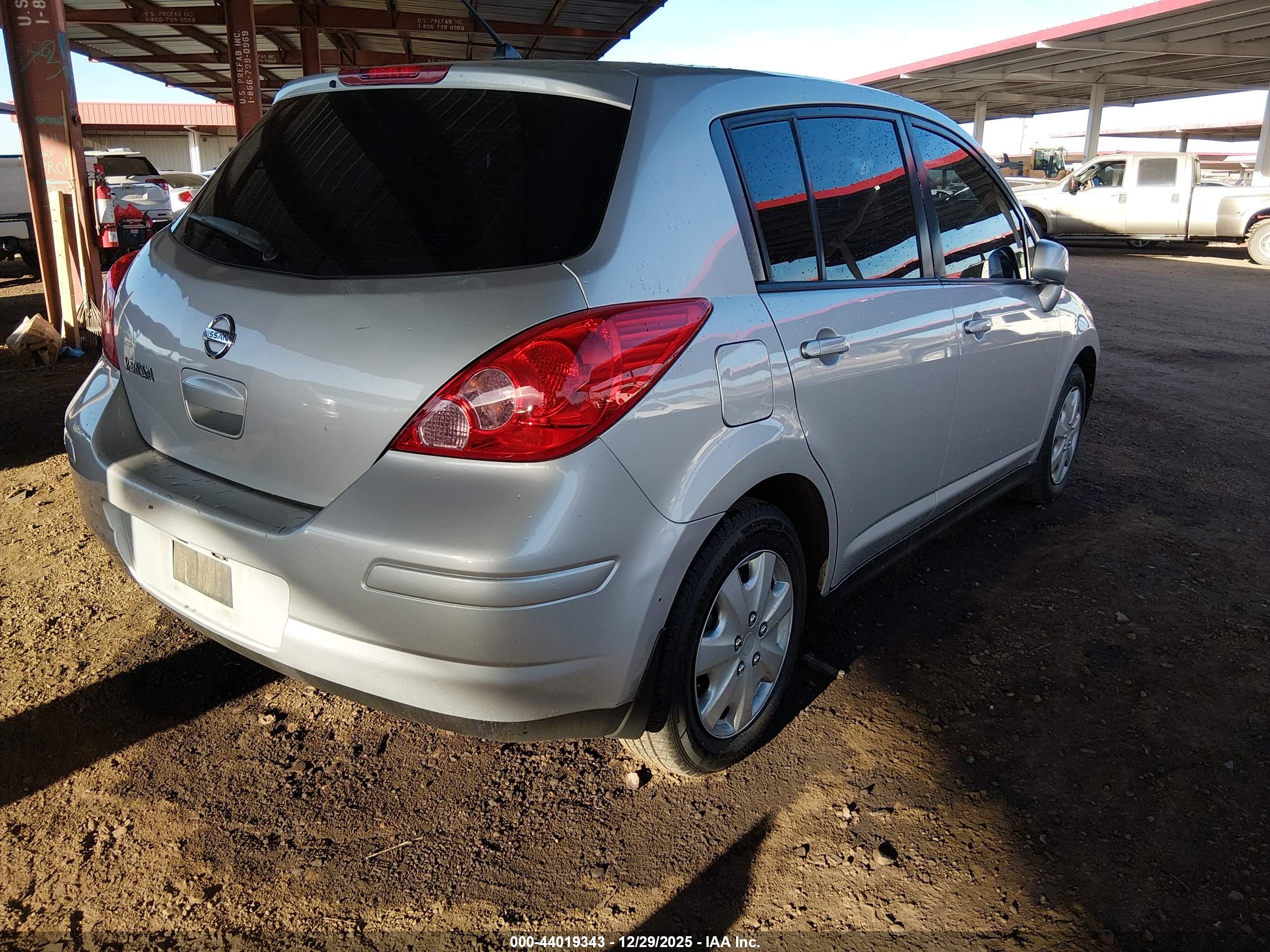 NISSAN VERSA image 4