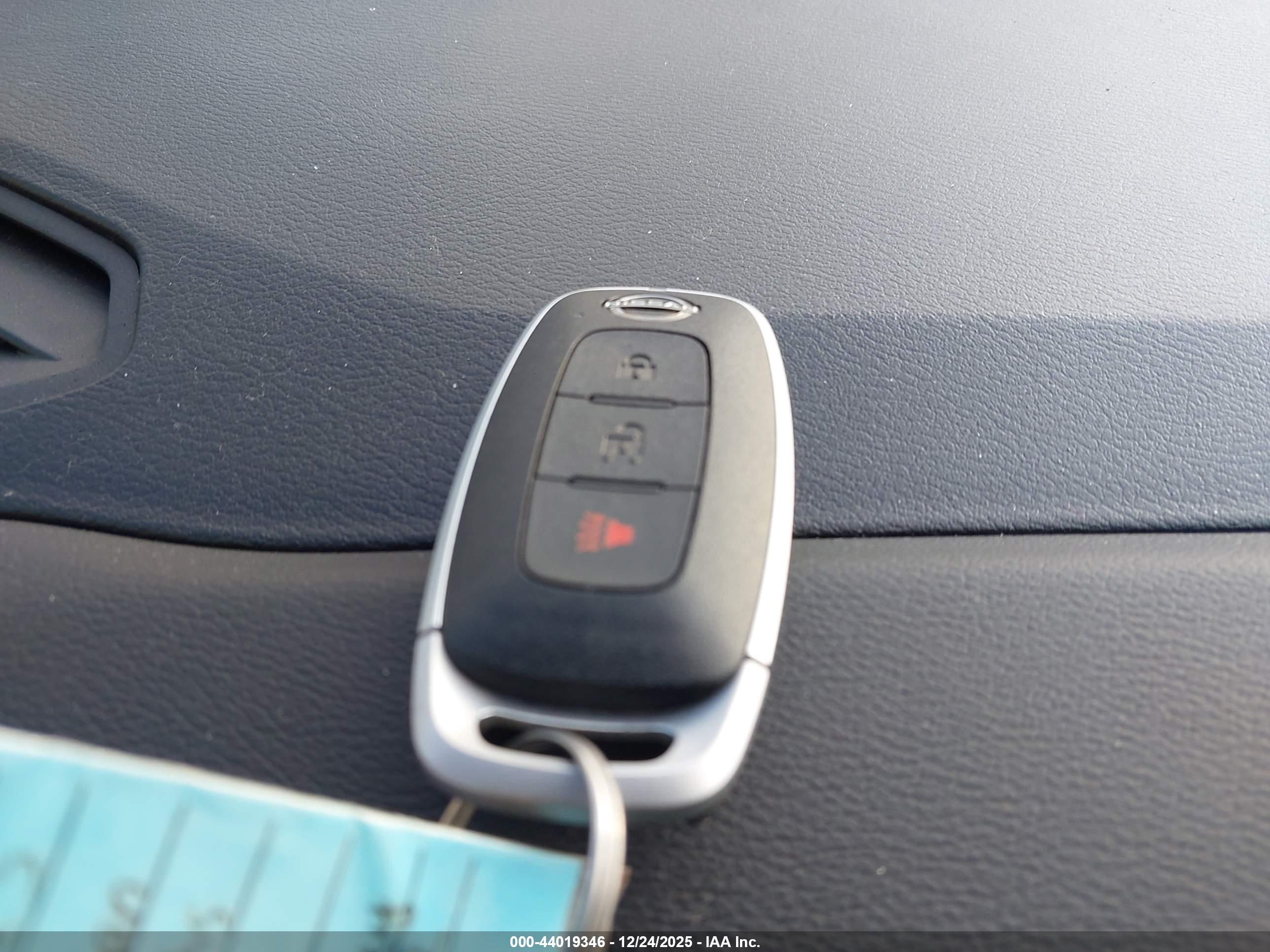 NISSAN KICKS image 11