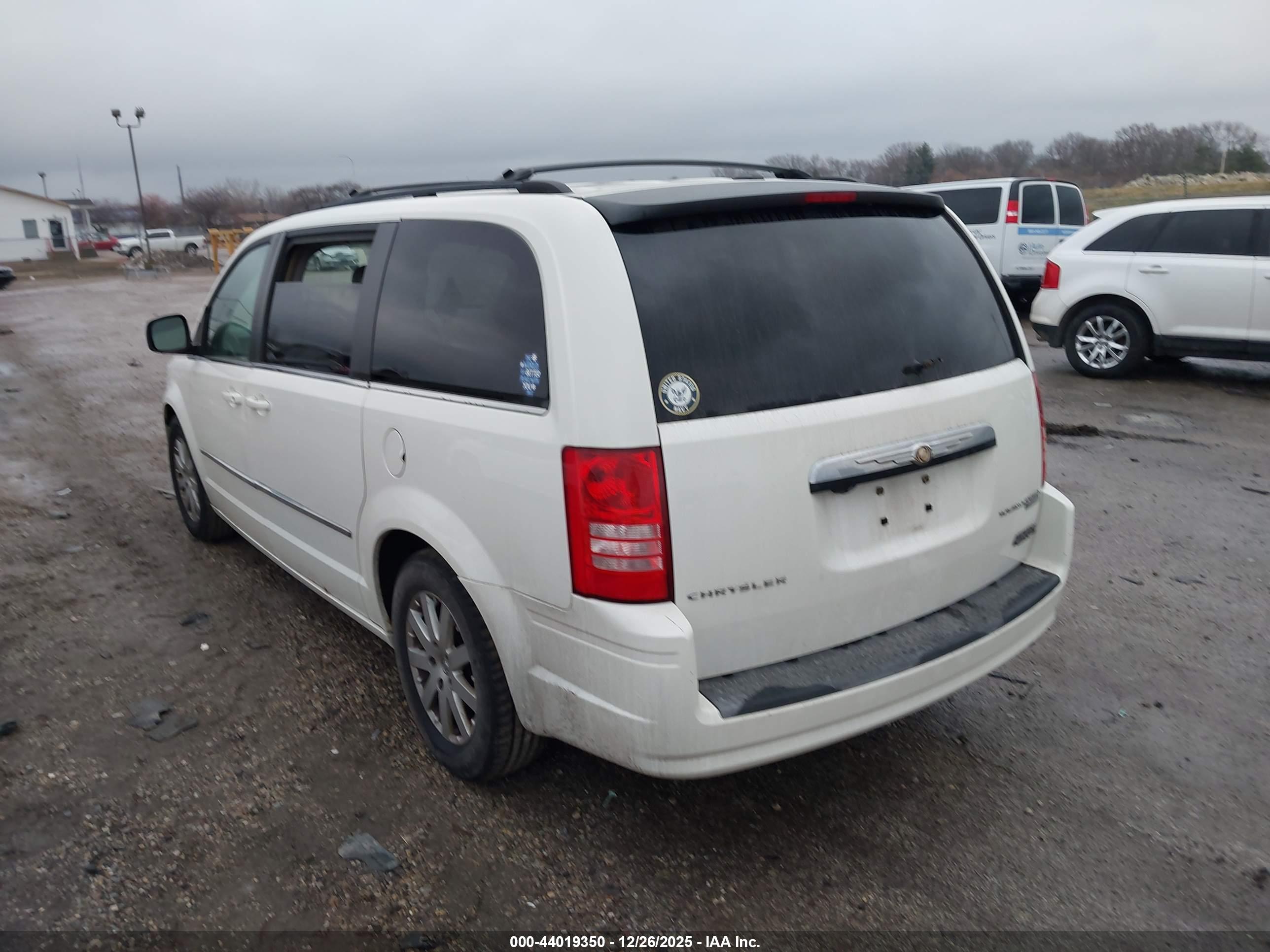 CHRYSLER TOWN image 3