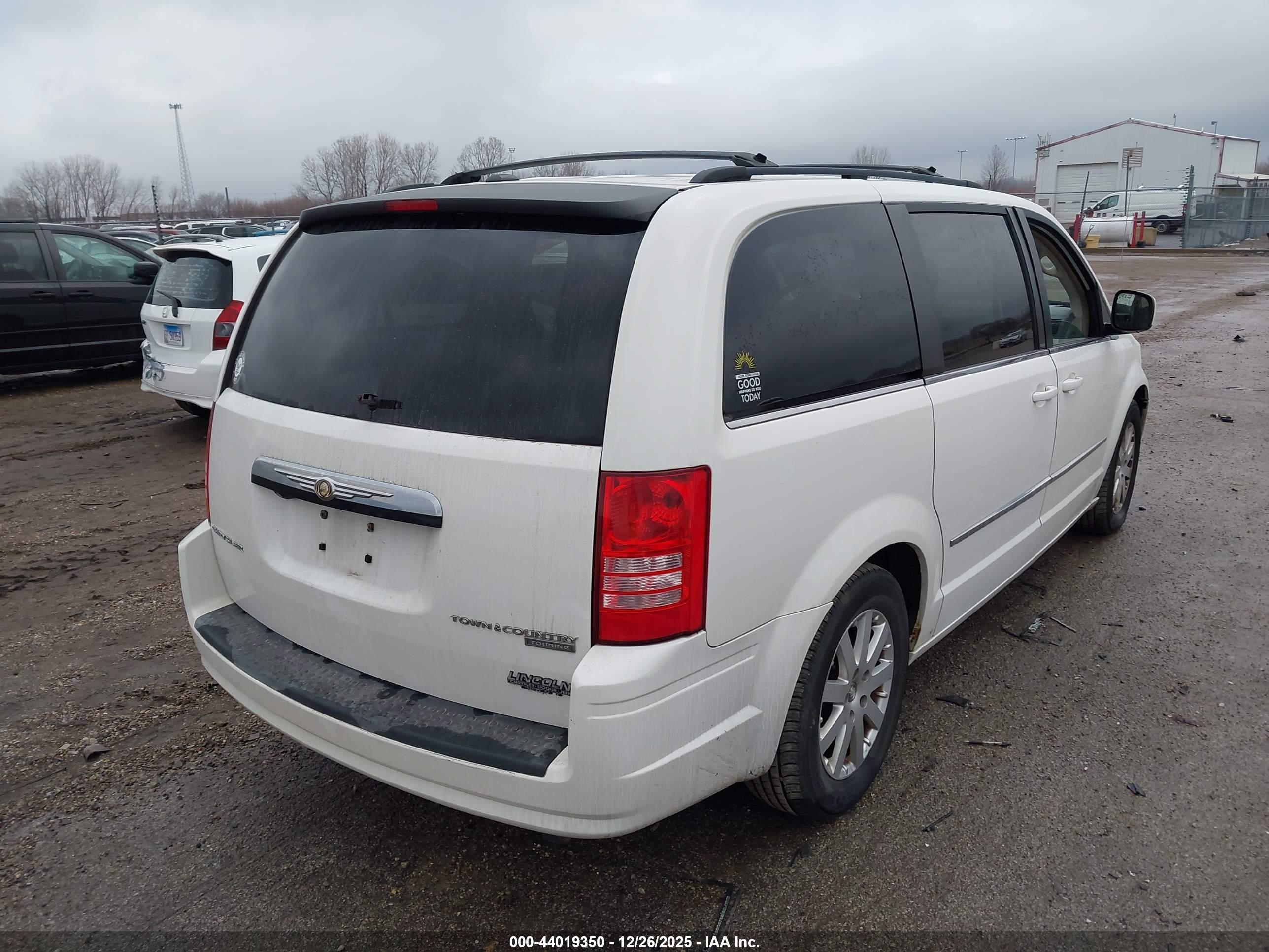 CHRYSLER TOWN image 4