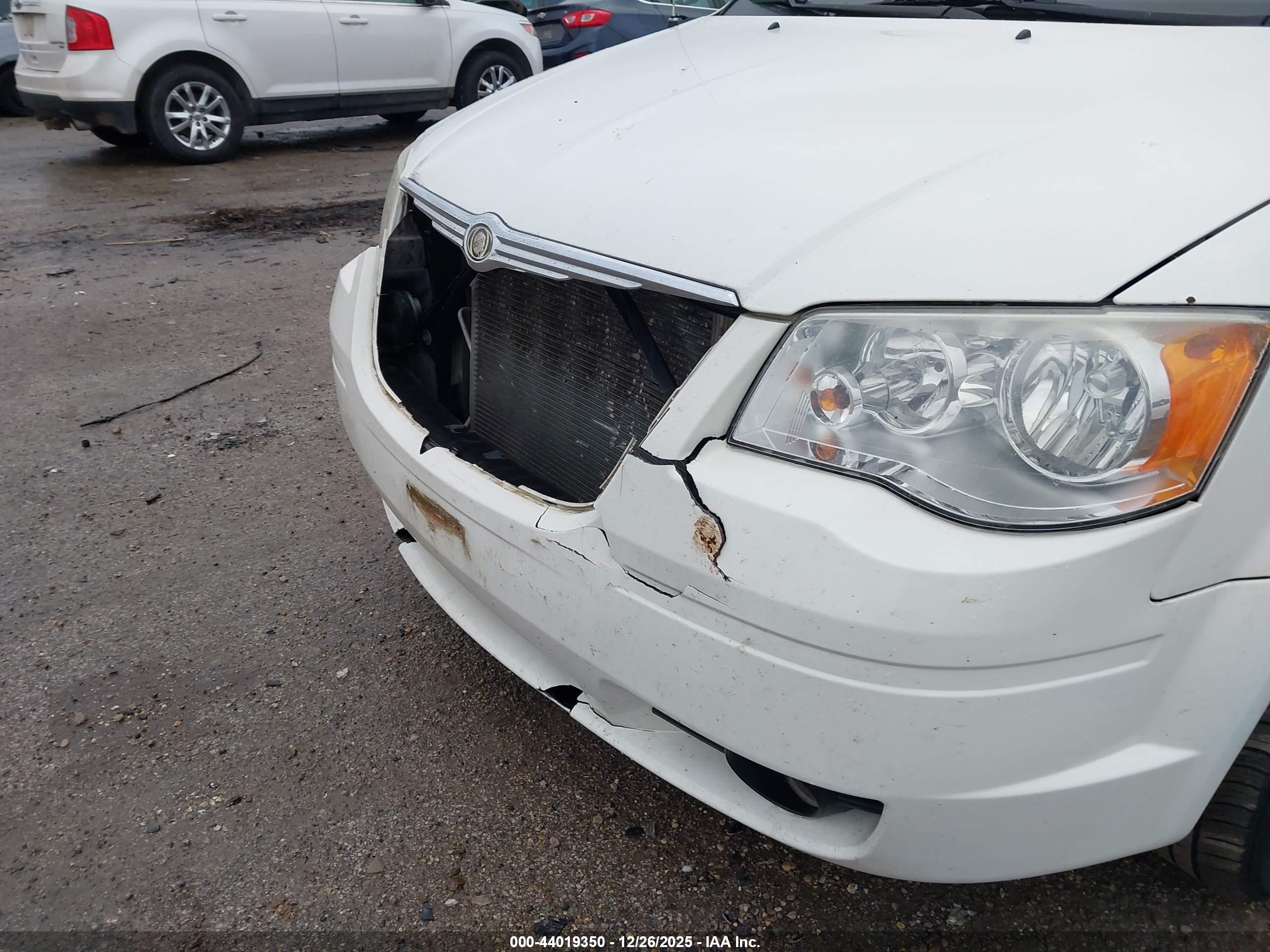 CHRYSLER TOWN image 6