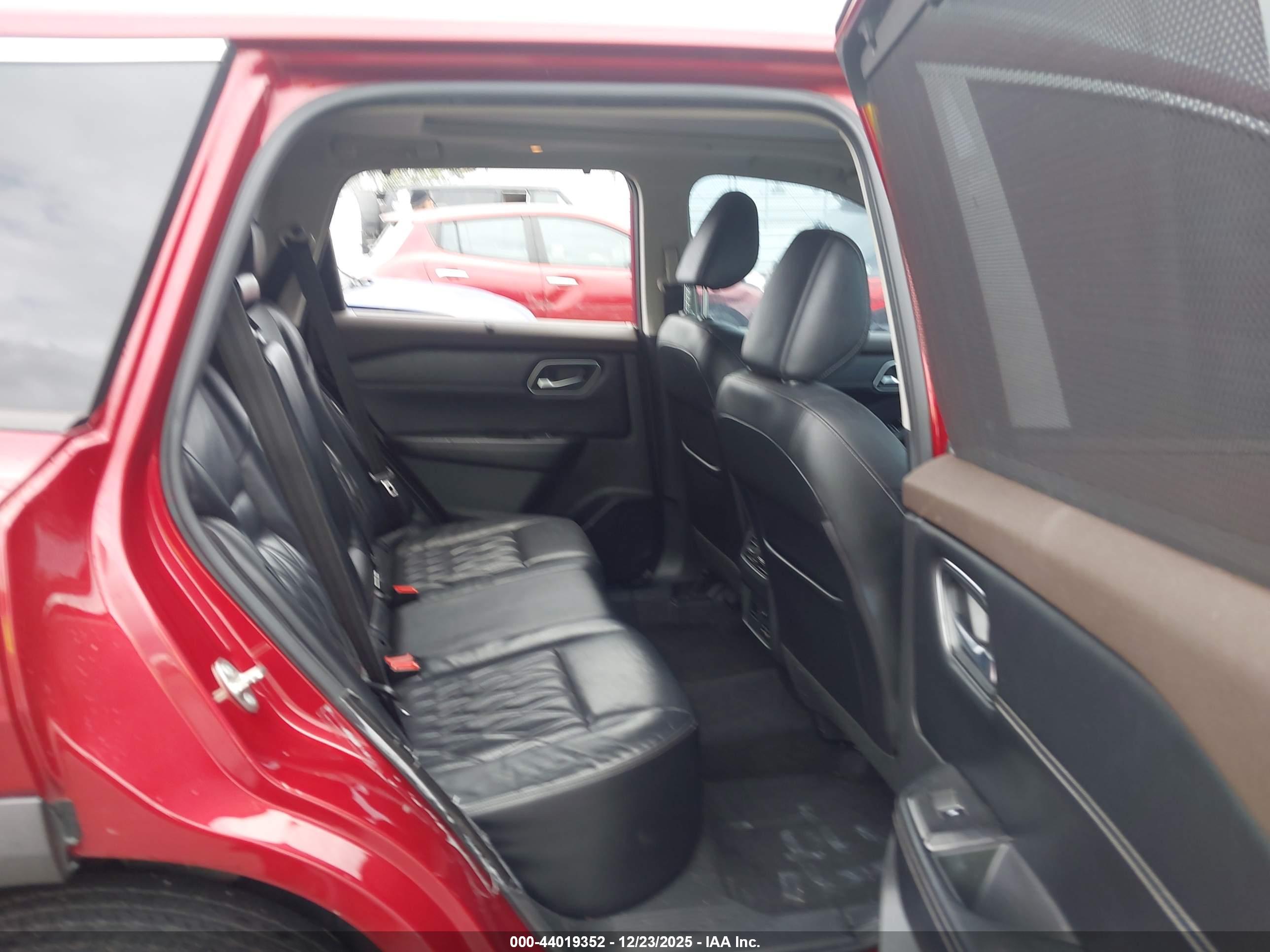 NISSAN ROGUE image 8