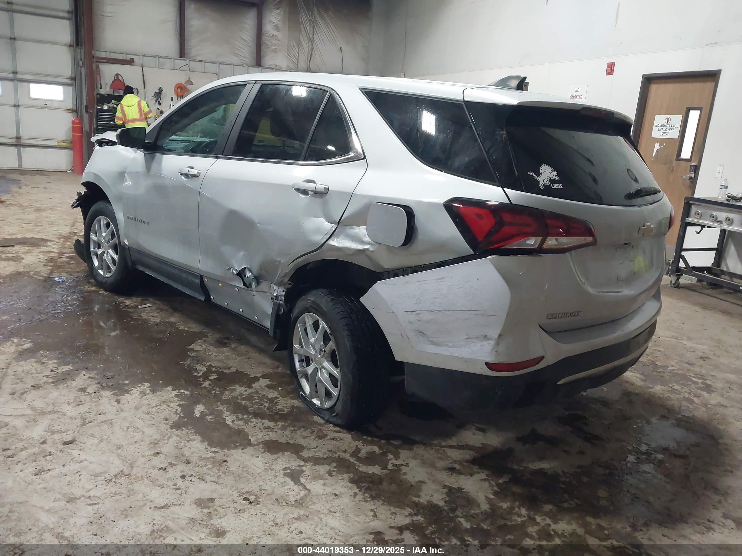 CHEVROLET EQUINOX image 3