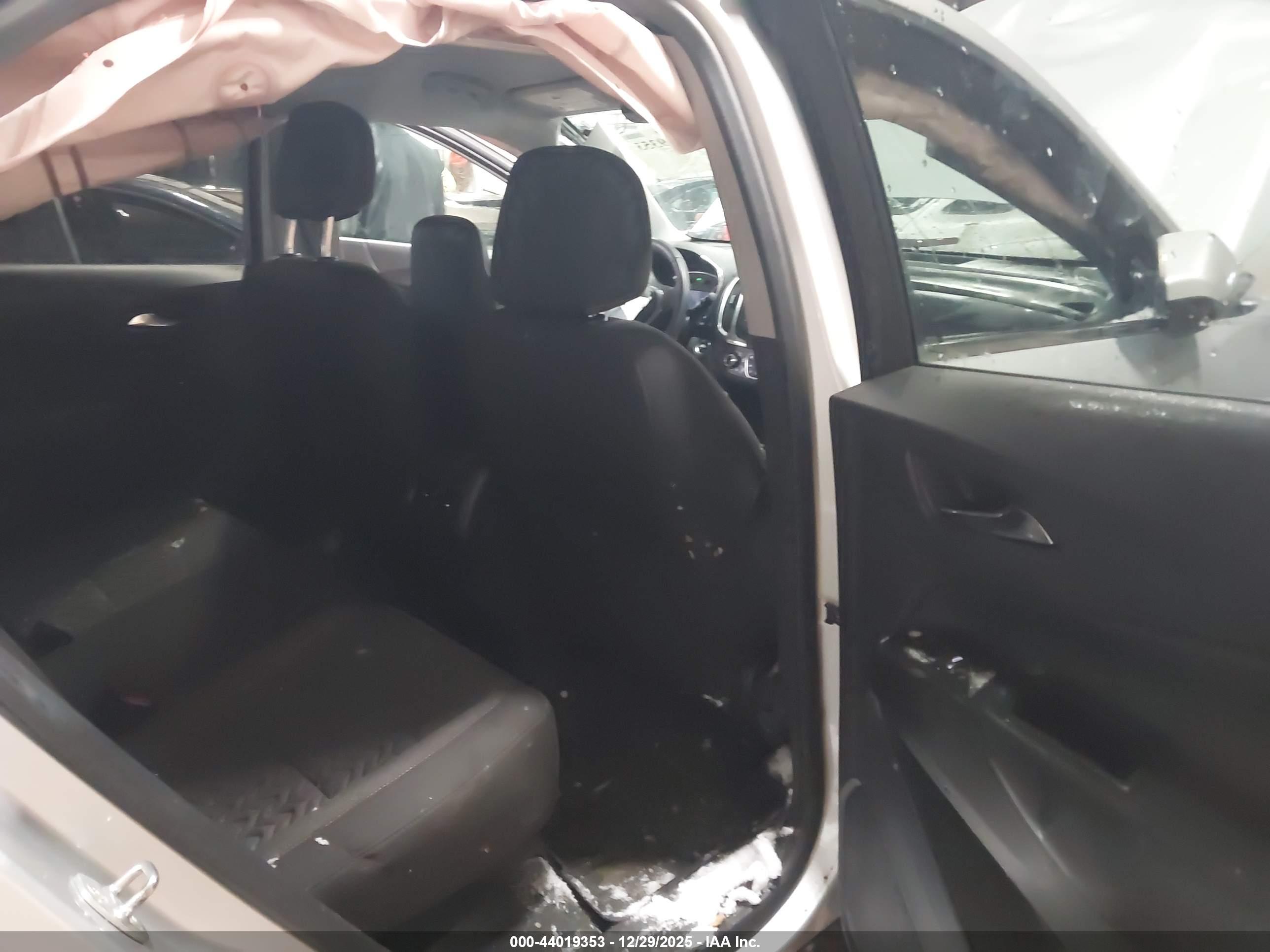 CHEVROLET EQUINOX image 8
