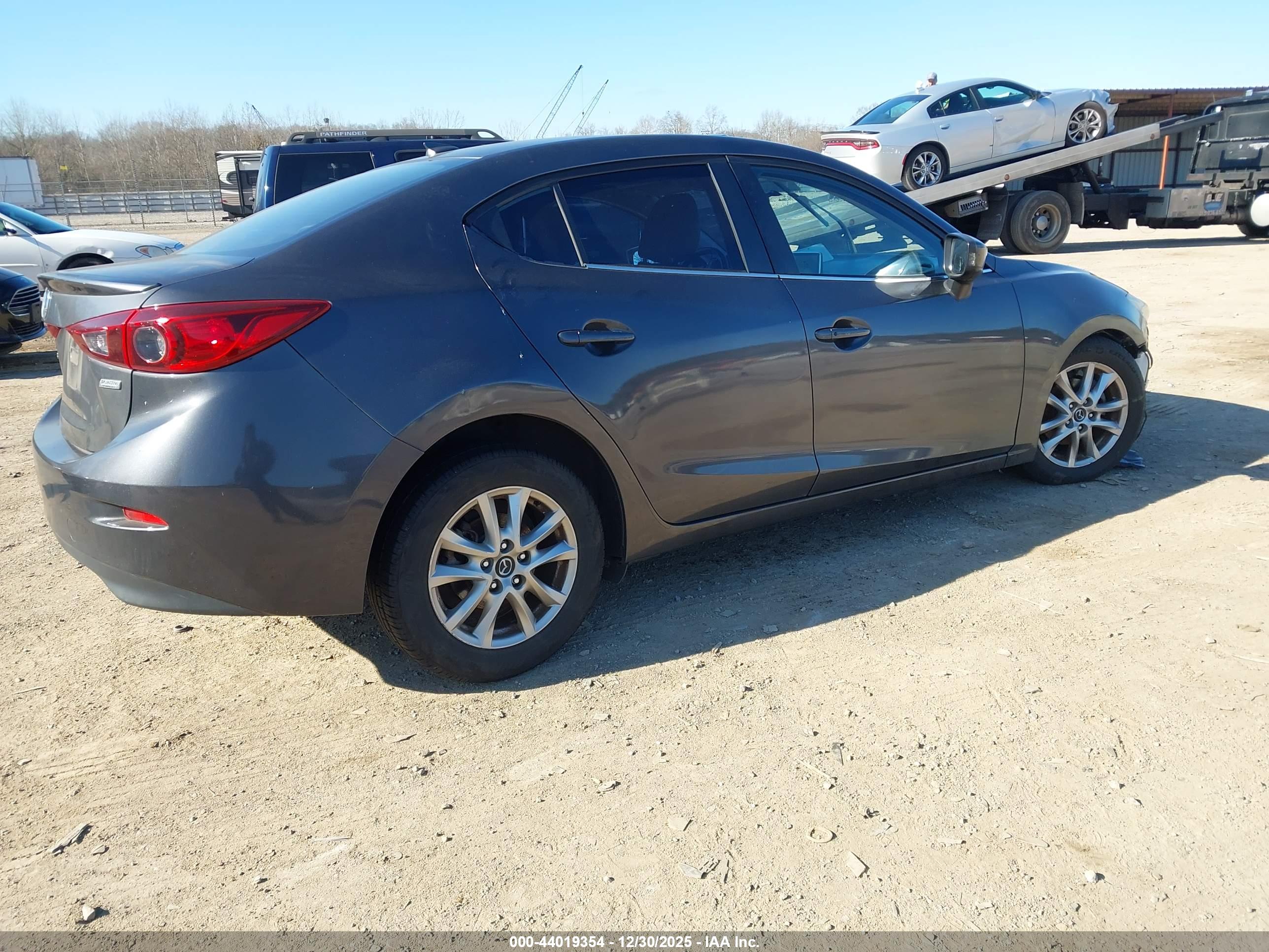 MAZDA MAZDA3 image 4