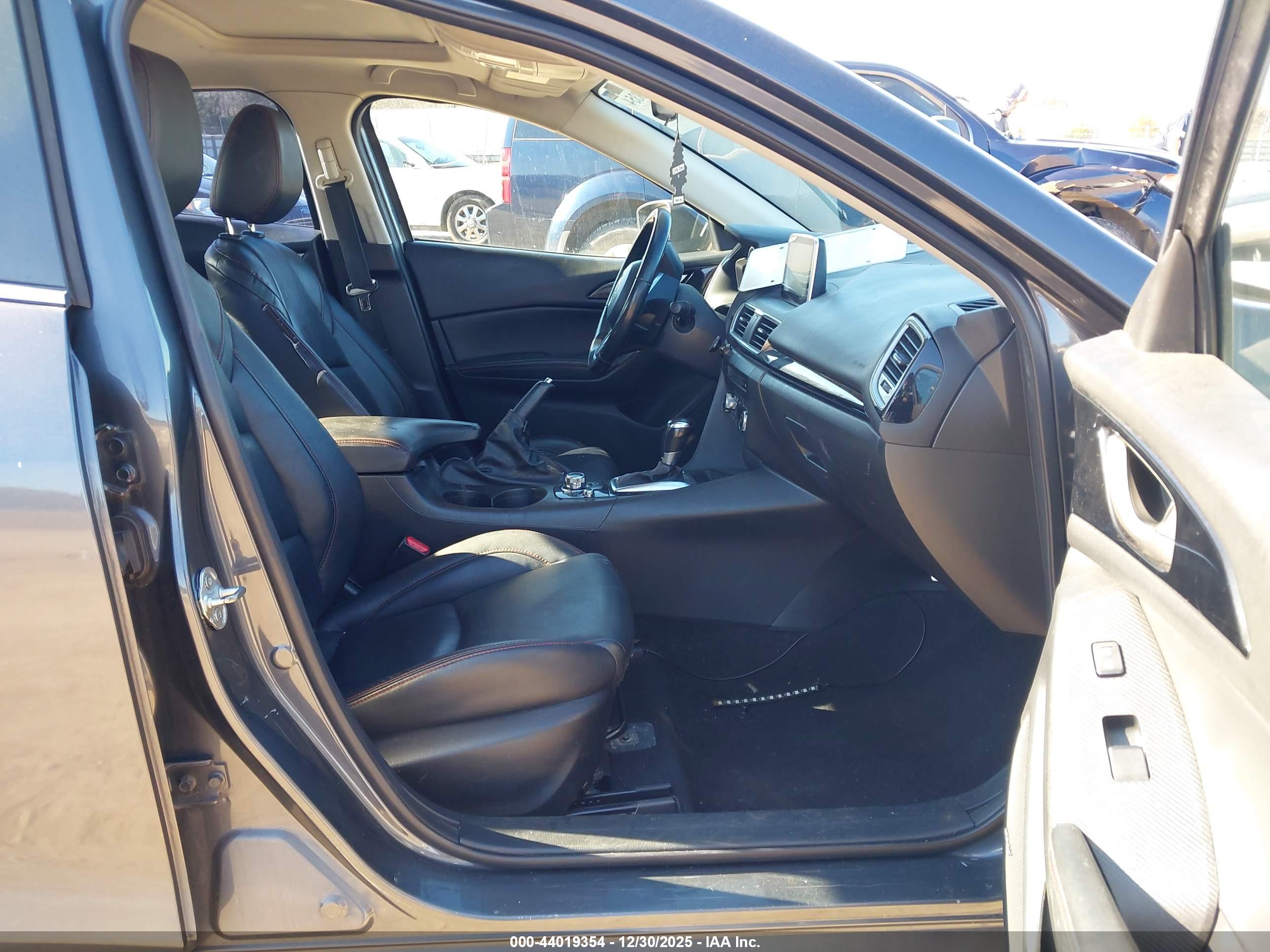 MAZDA MAZDA3 image 5