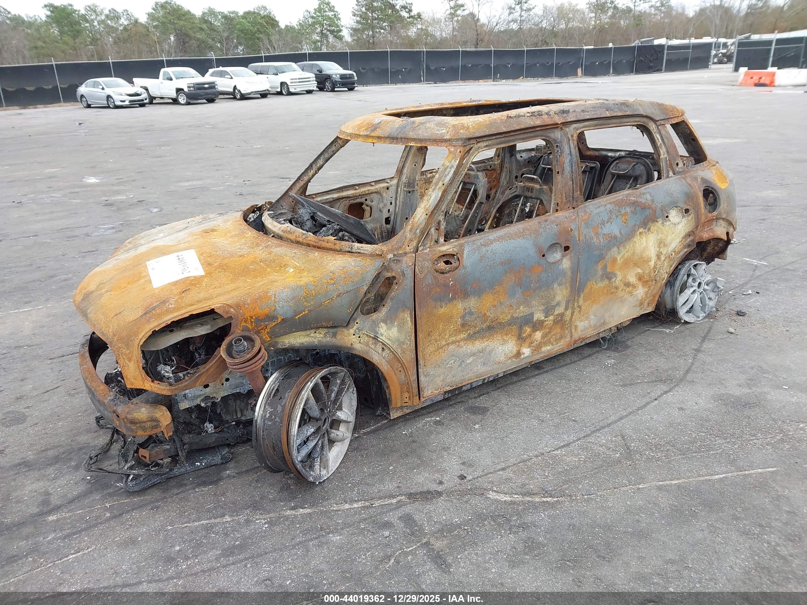 MINI COOPER image 2