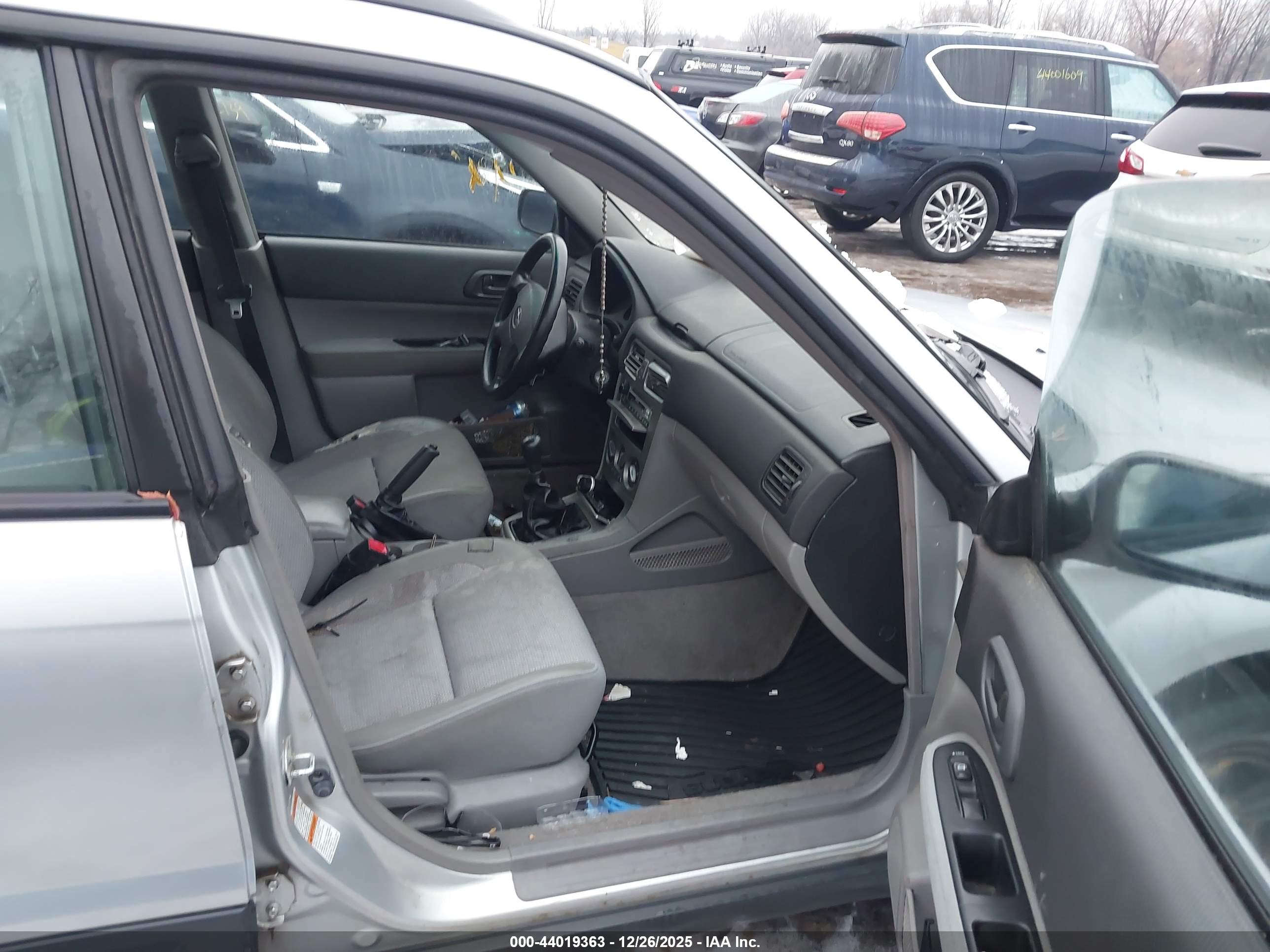 SUBARU FORESTER image 5
