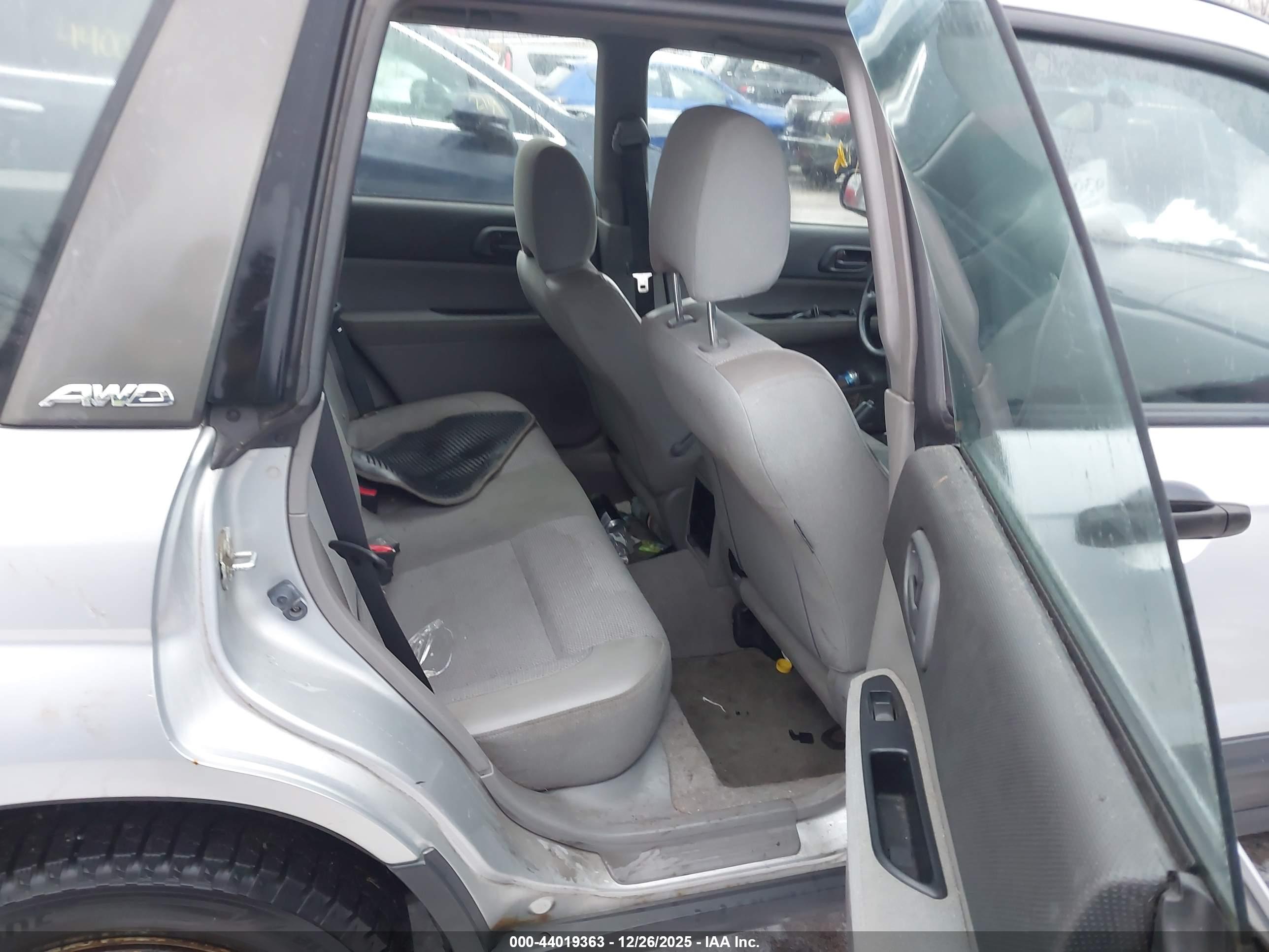 SUBARU FORESTER image 8