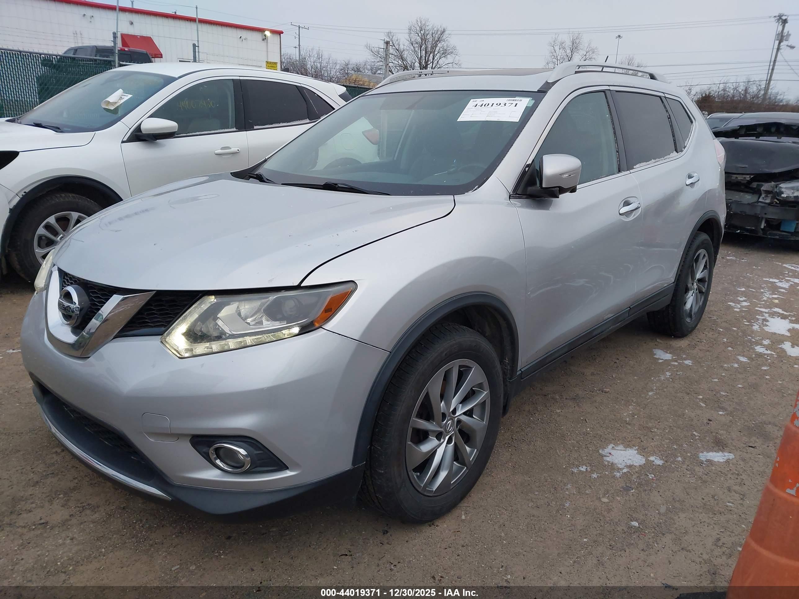 NISSAN ROGUE image 2