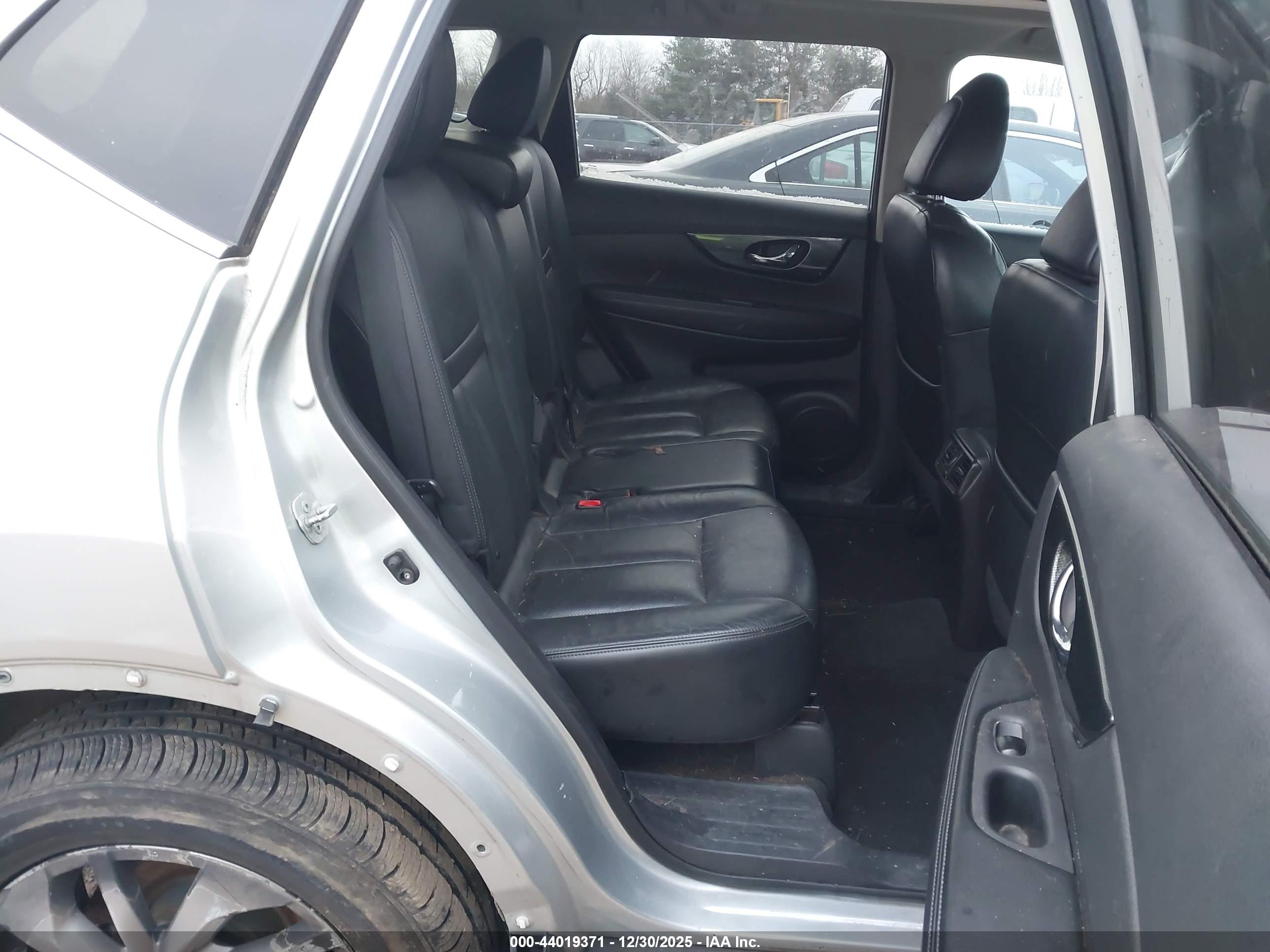 NISSAN ROGUE image 8