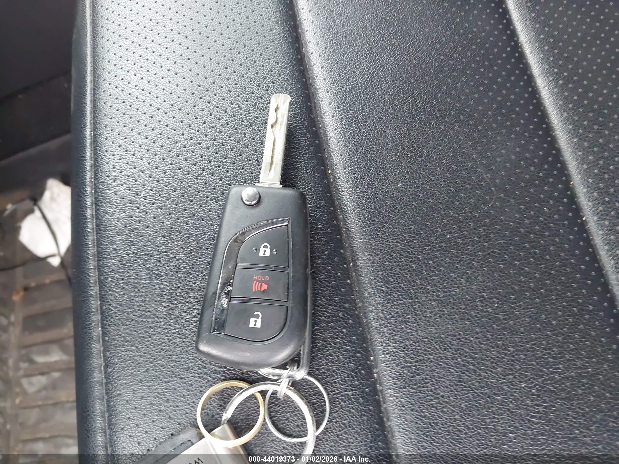 TOYOTA RAV4 image 11