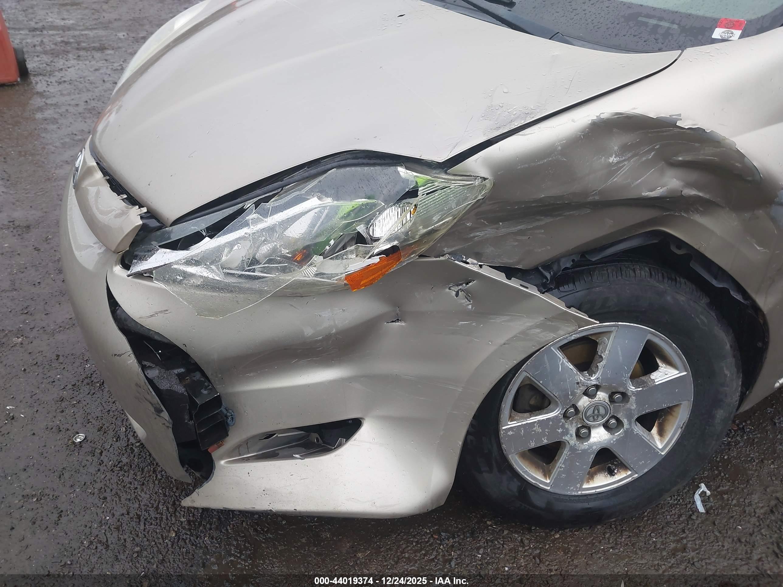 TOYOTA SIENNA image 6