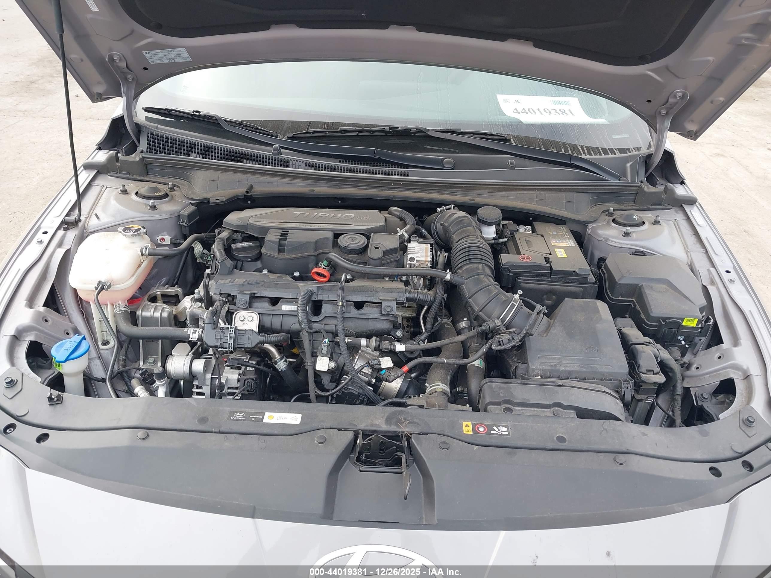 HYUNDAI ELANTRA image 10
