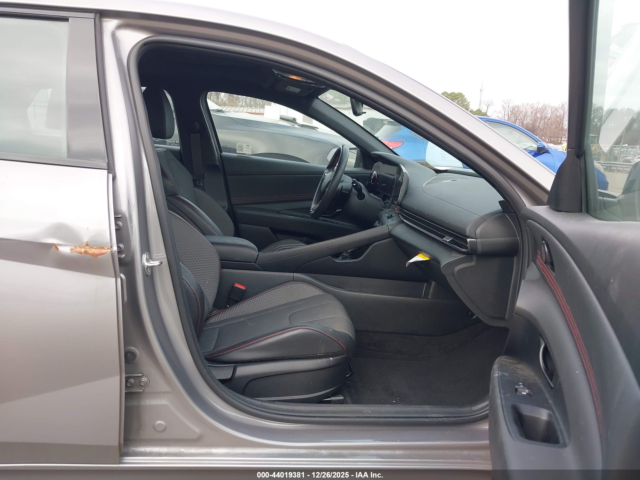 HYUNDAI ELANTRA image 5