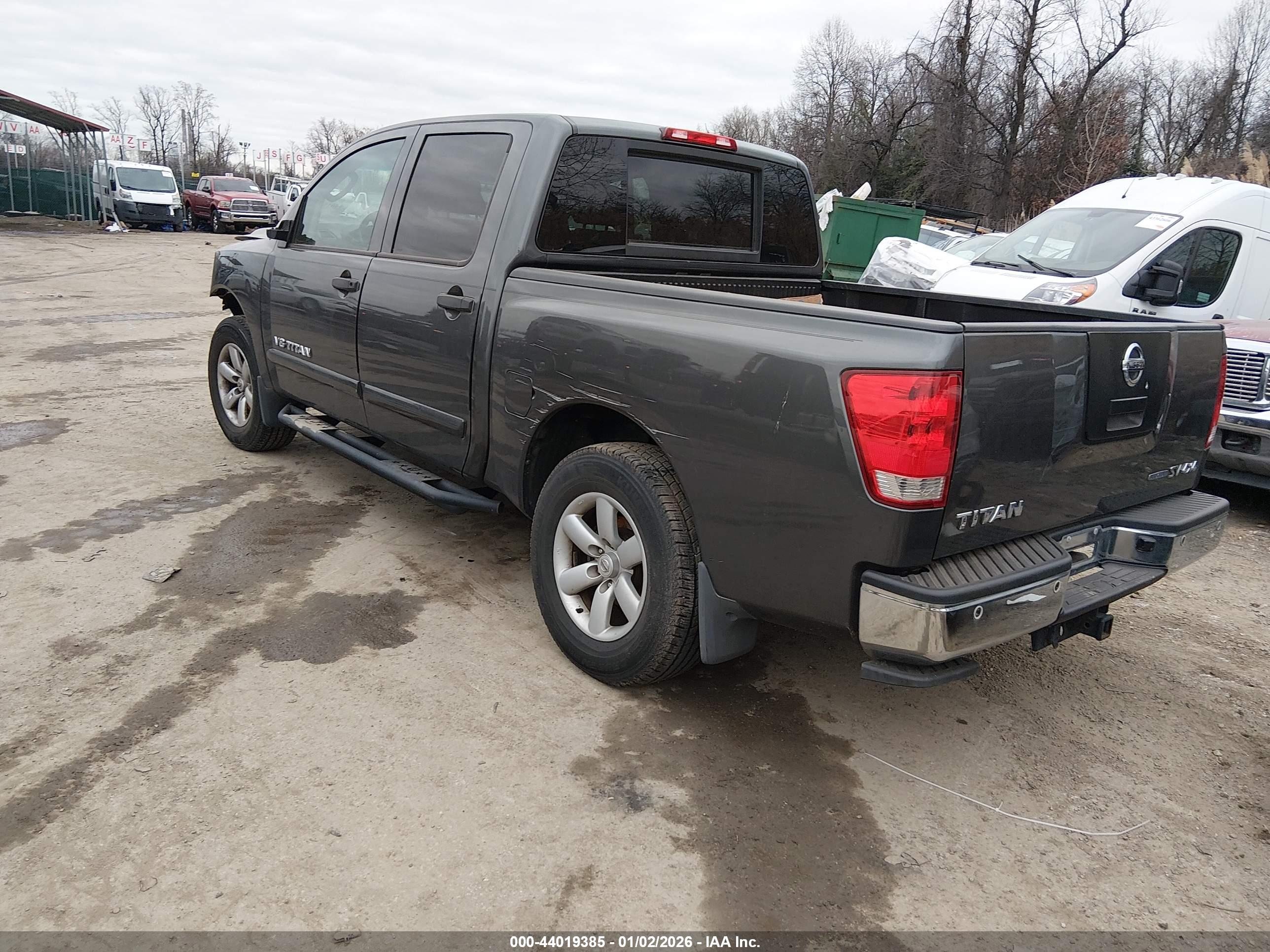 NISSAN TITAN image 3