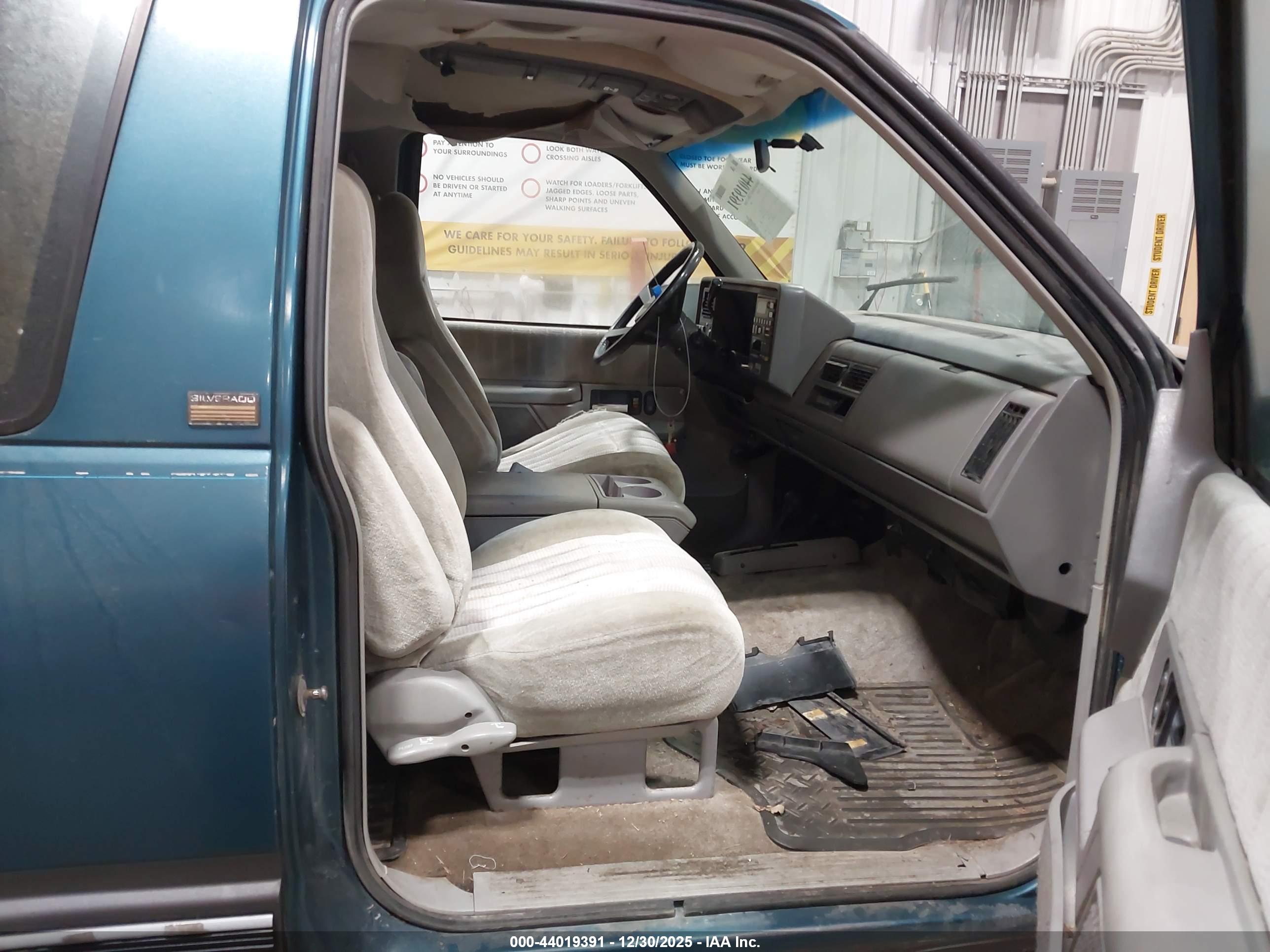 CHEVROLET BLAZER image 5