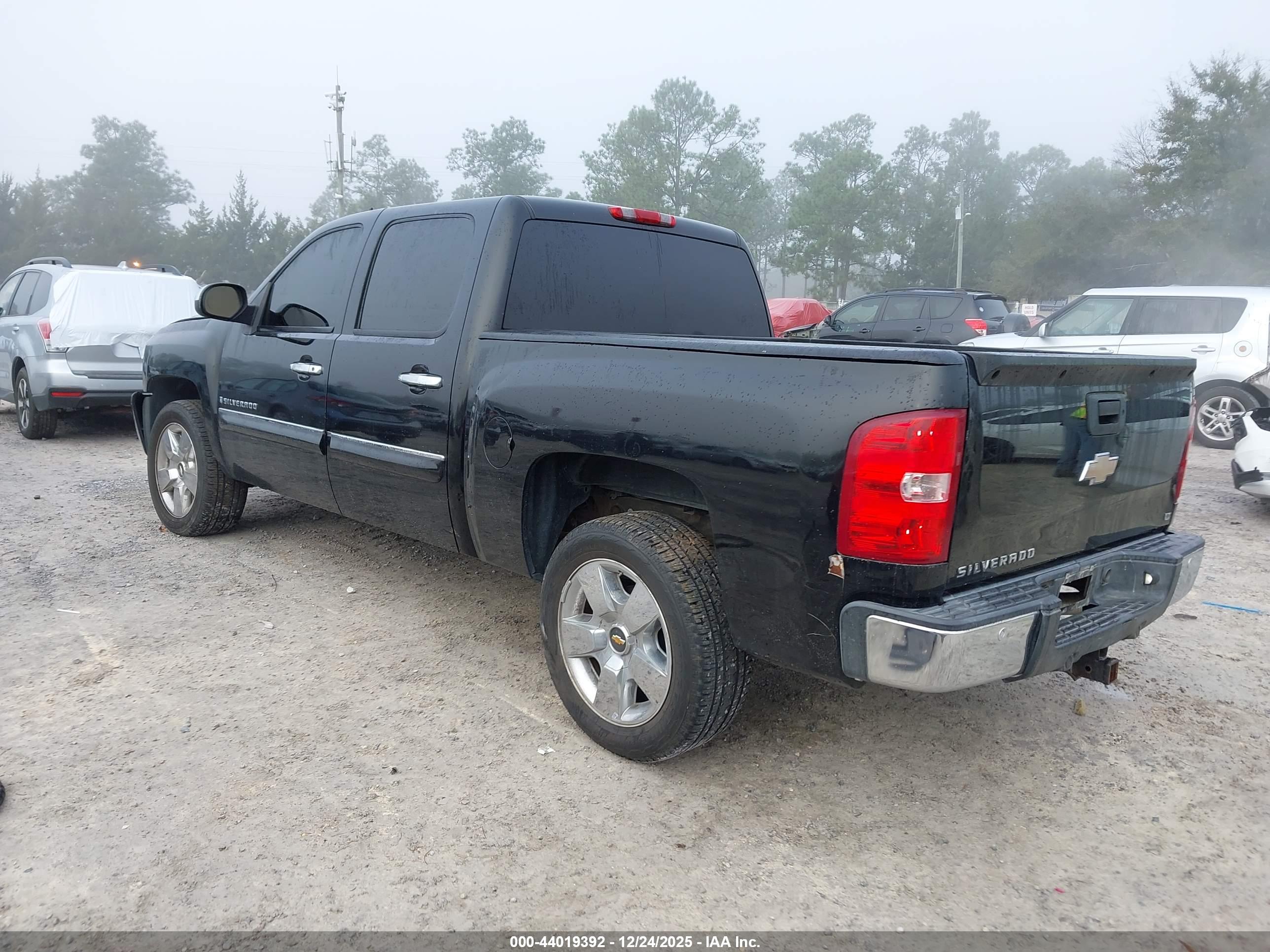 CHEVROLET SILVERADO image 3
