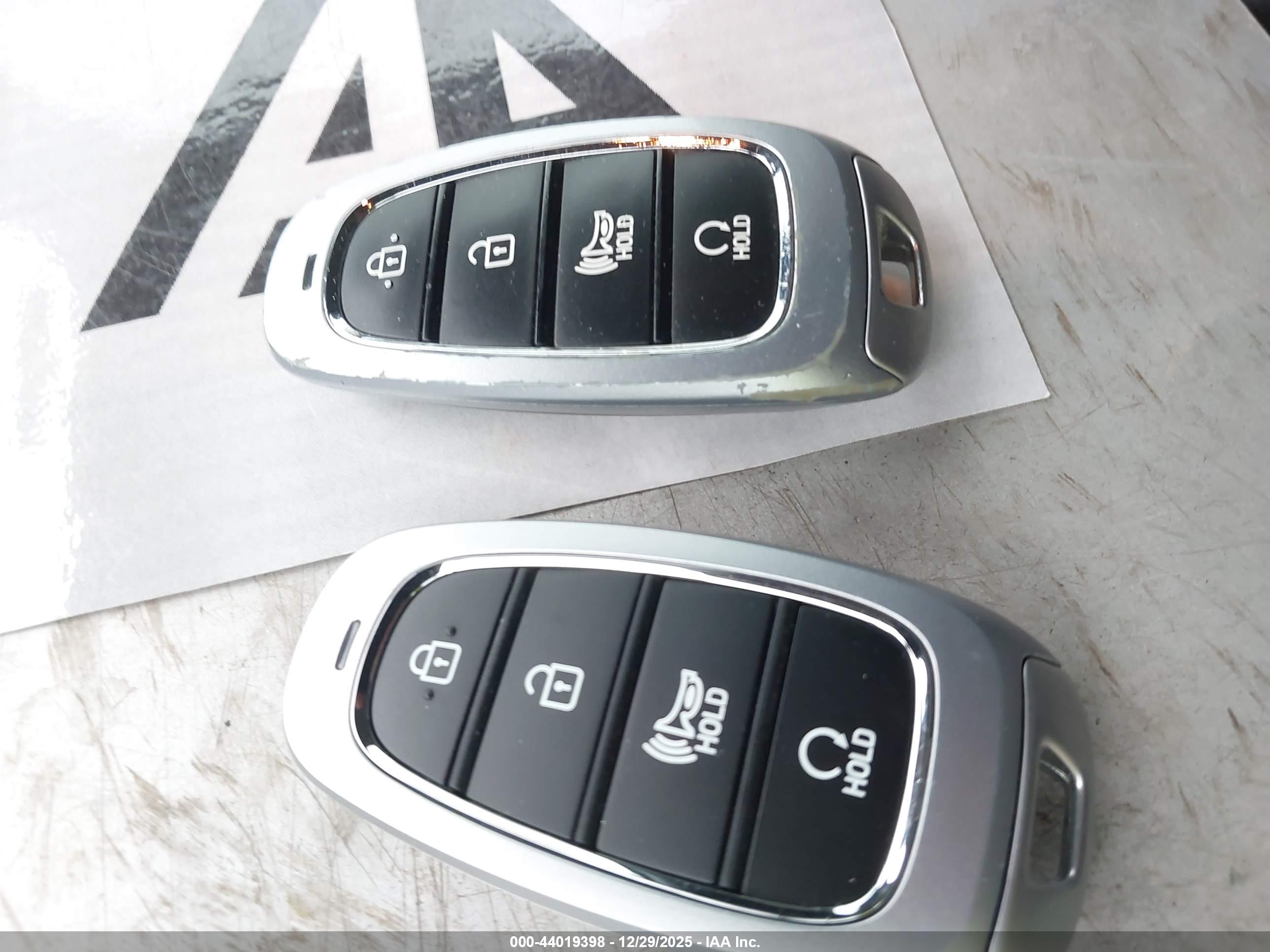 HYUNDAI TUCSON image 11