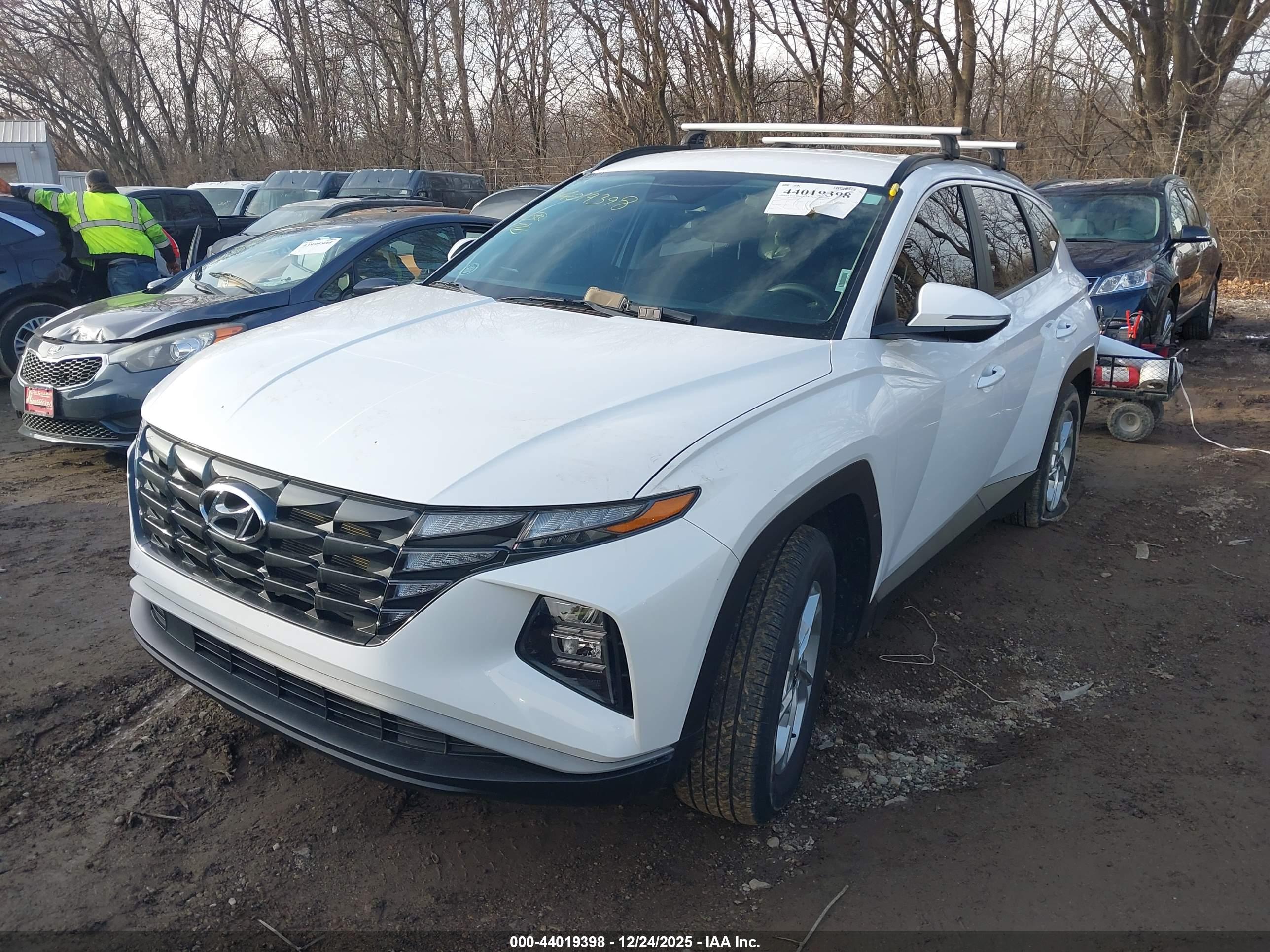 HYUNDAI TUCSON image 2
