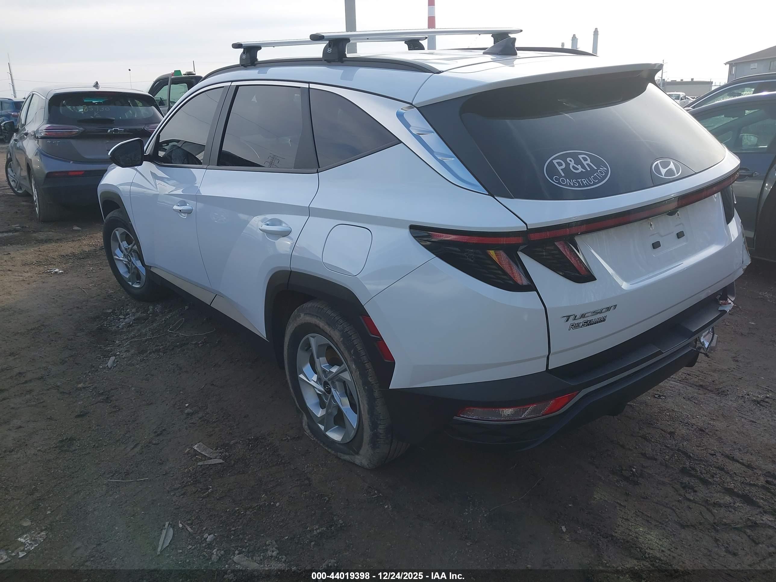 HYUNDAI TUCSON image 3