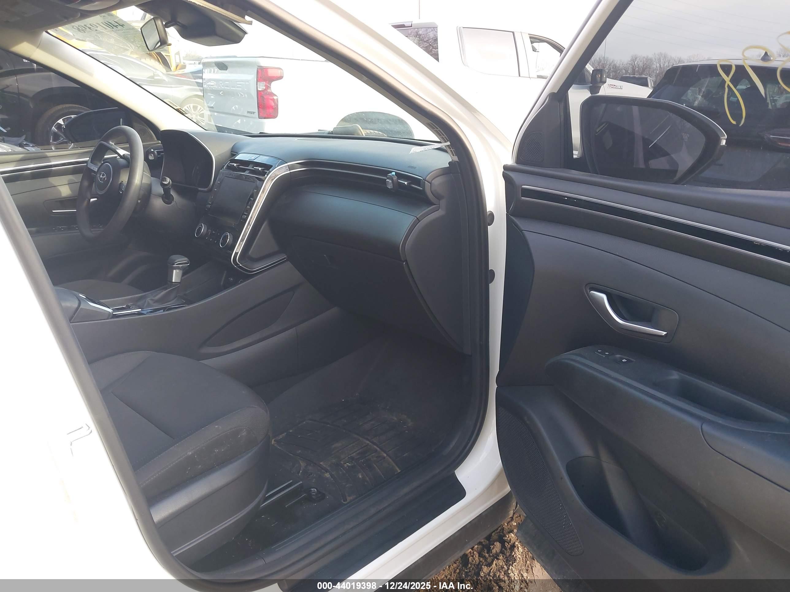 HYUNDAI TUCSON image 5