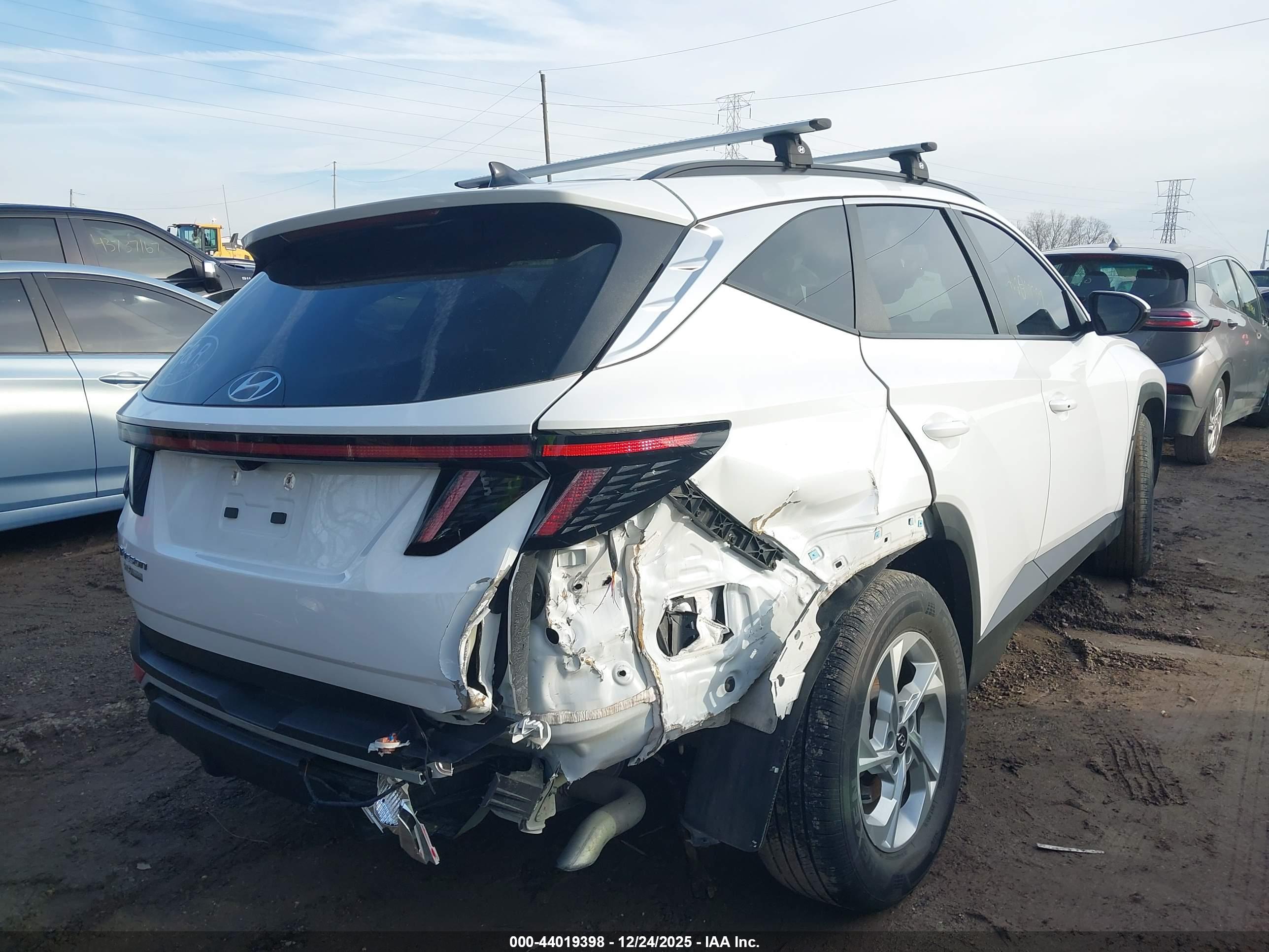 HYUNDAI TUCSON image 6