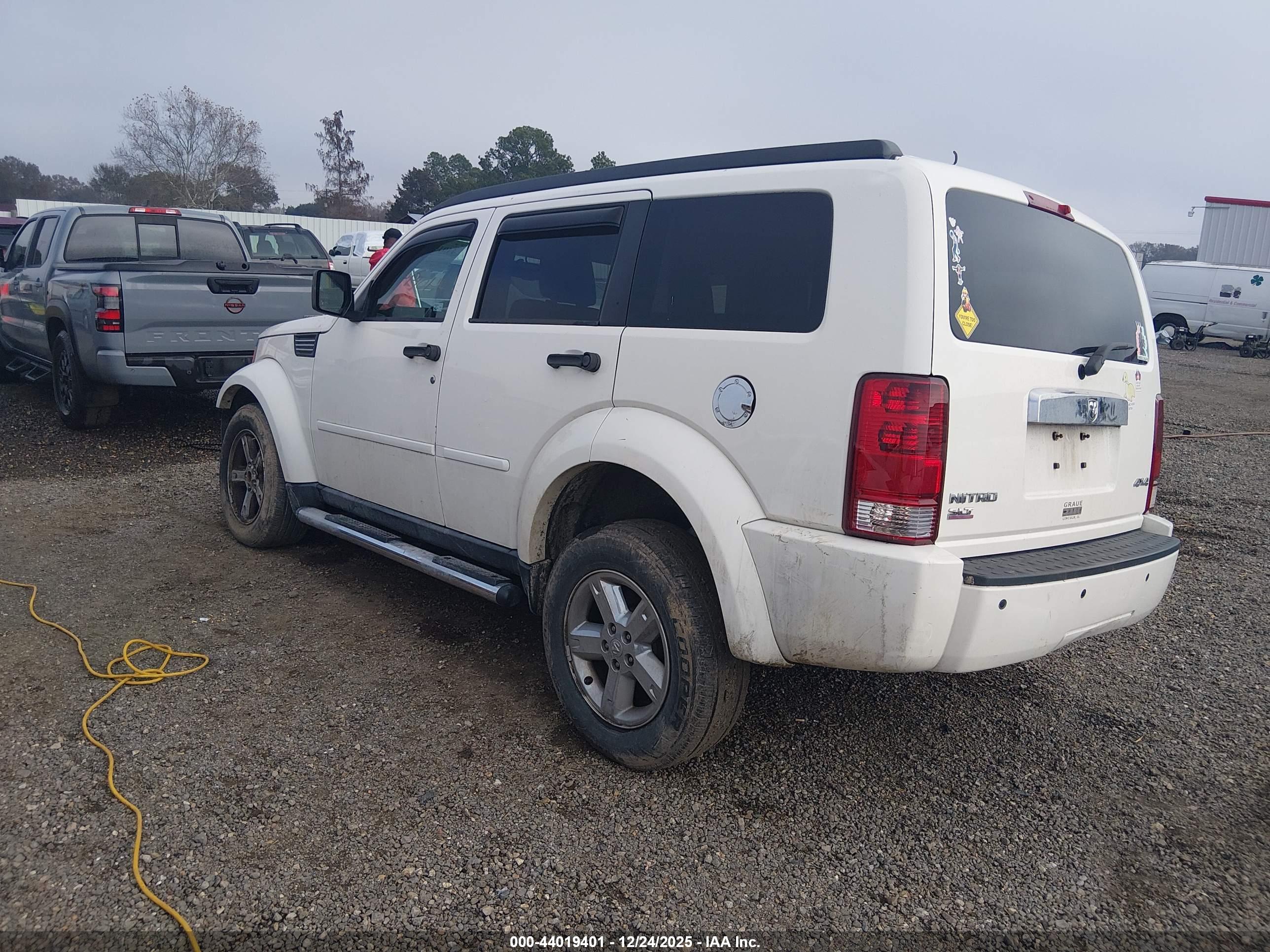 DODGE NITRO image 3