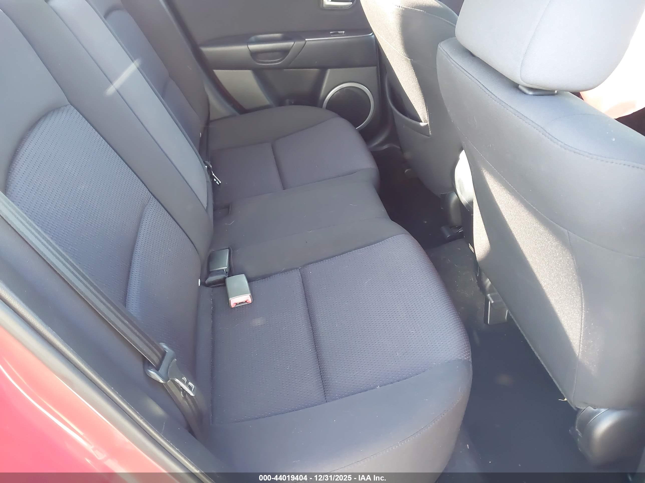 MAZDA MAZDA3 image 8
