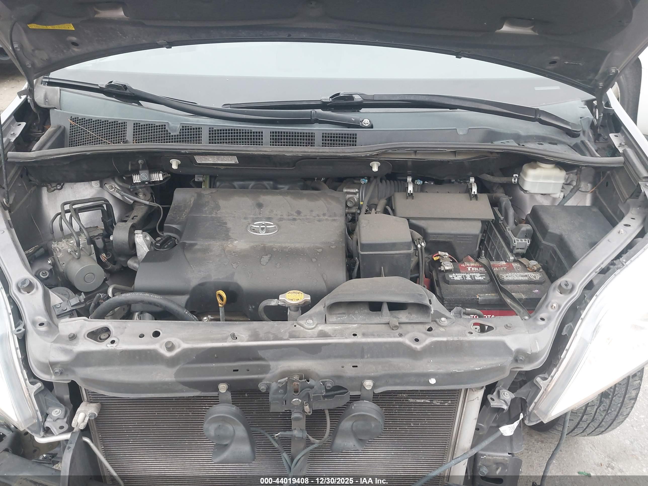TOYOTA SIENNA image 10