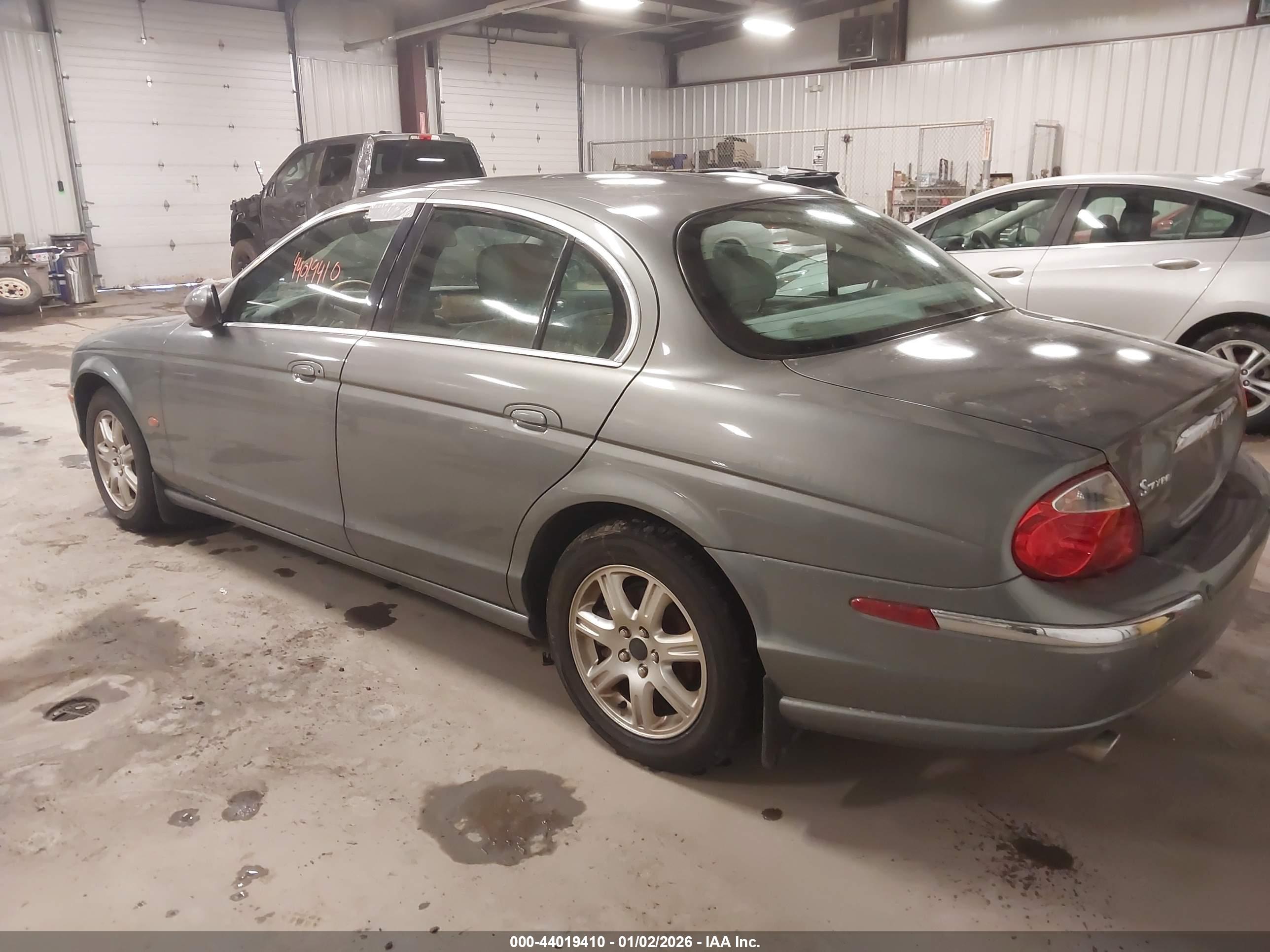 JAGUAR S-TYPE image 3