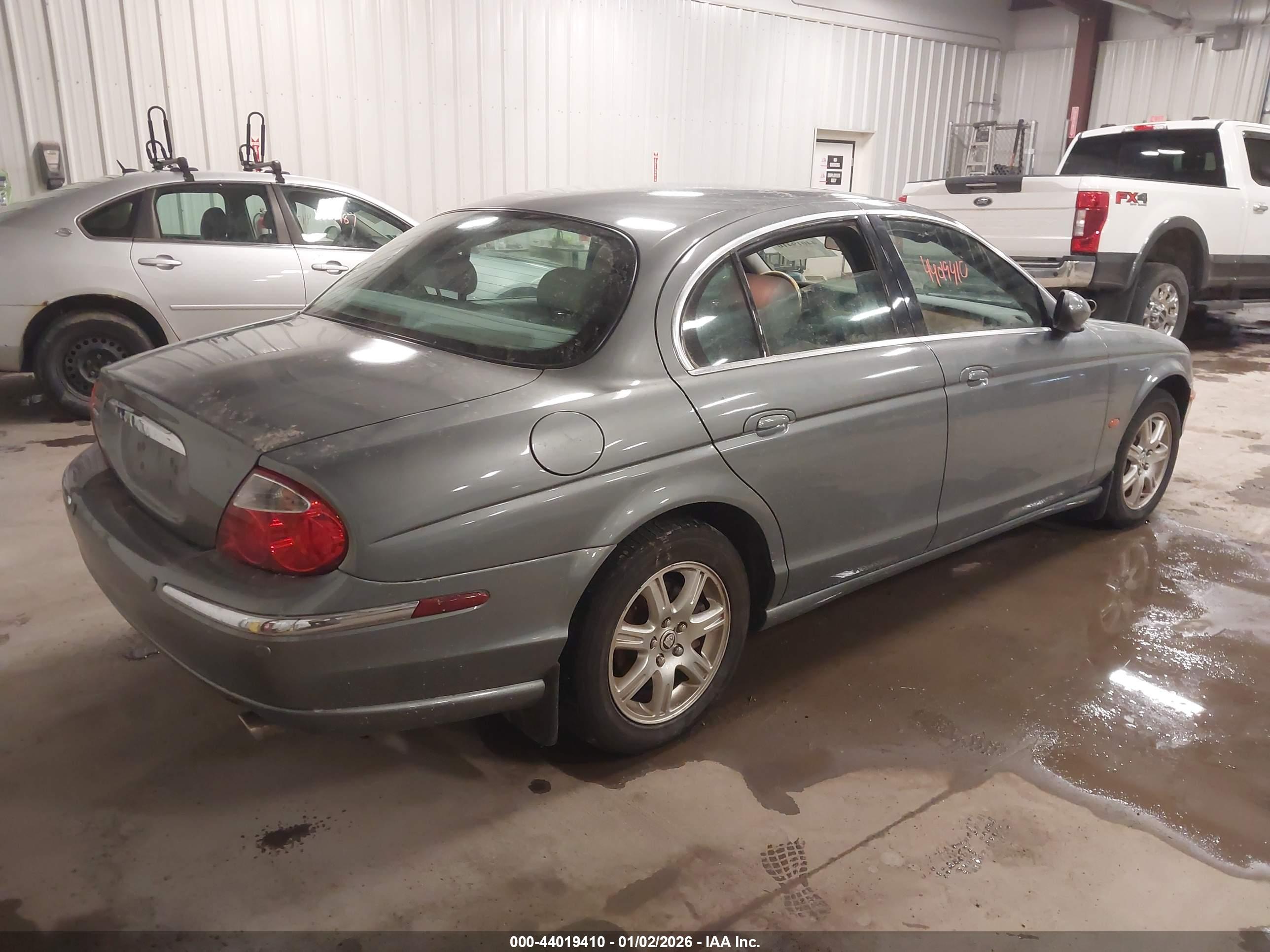 JAGUAR S-TYPE image 4