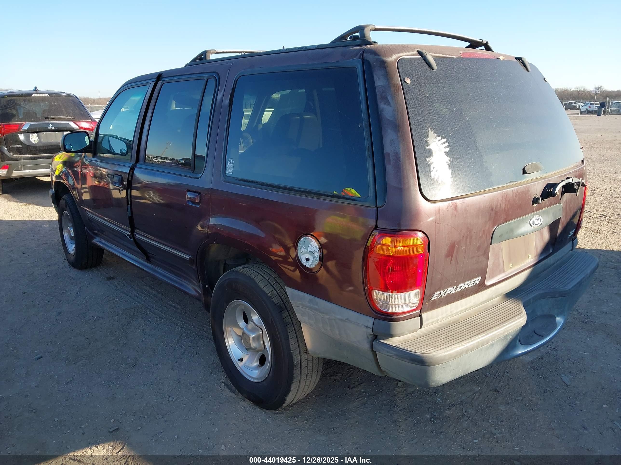 FORD EXPLORER image 3