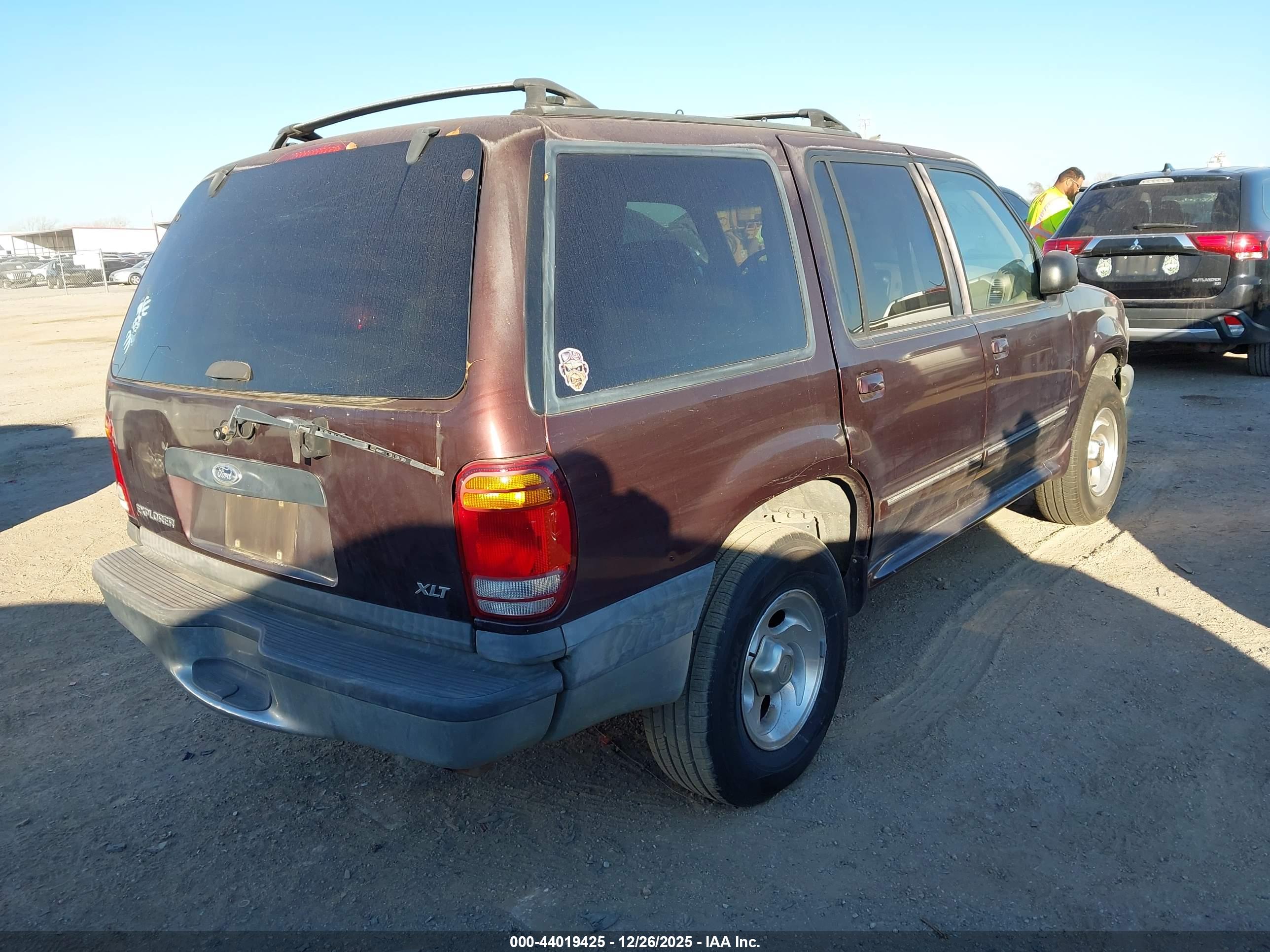 FORD EXPLORER image 4