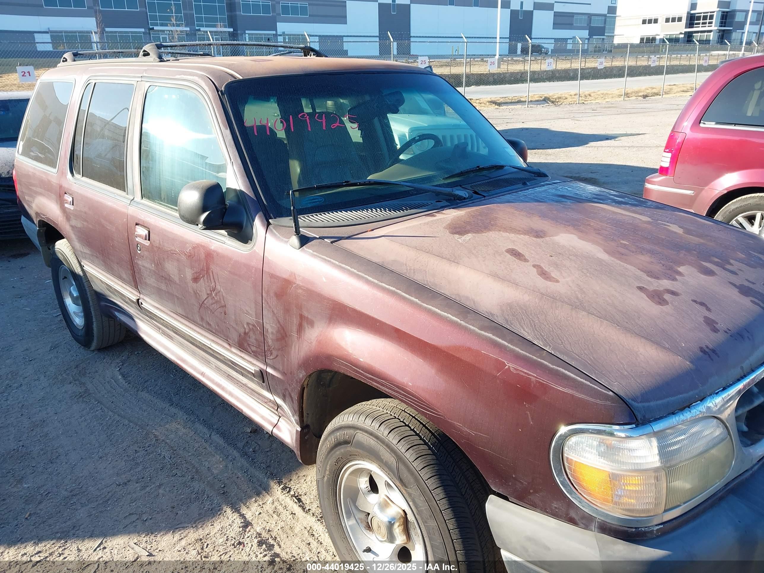 FORD EXPLORER image 6