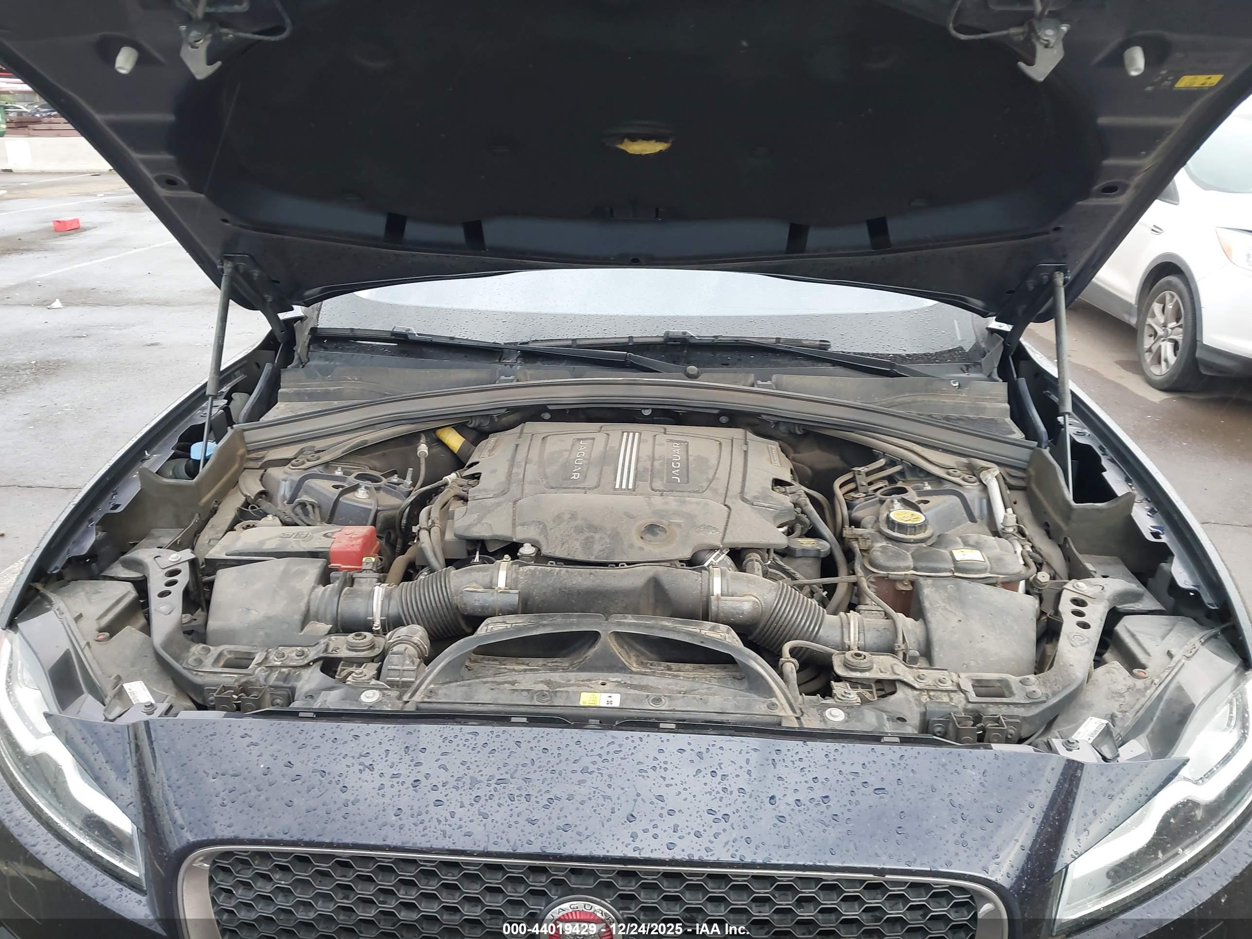 JAGUAR F-PACE image 10