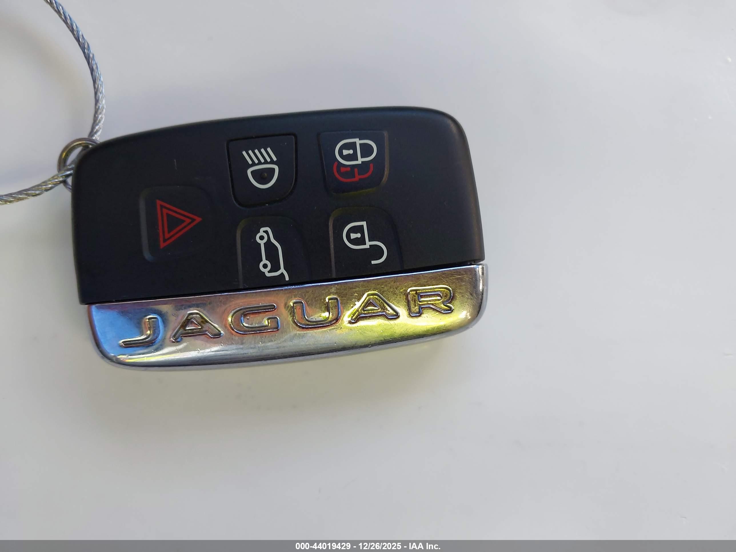 JAGUAR F-PACE image 11