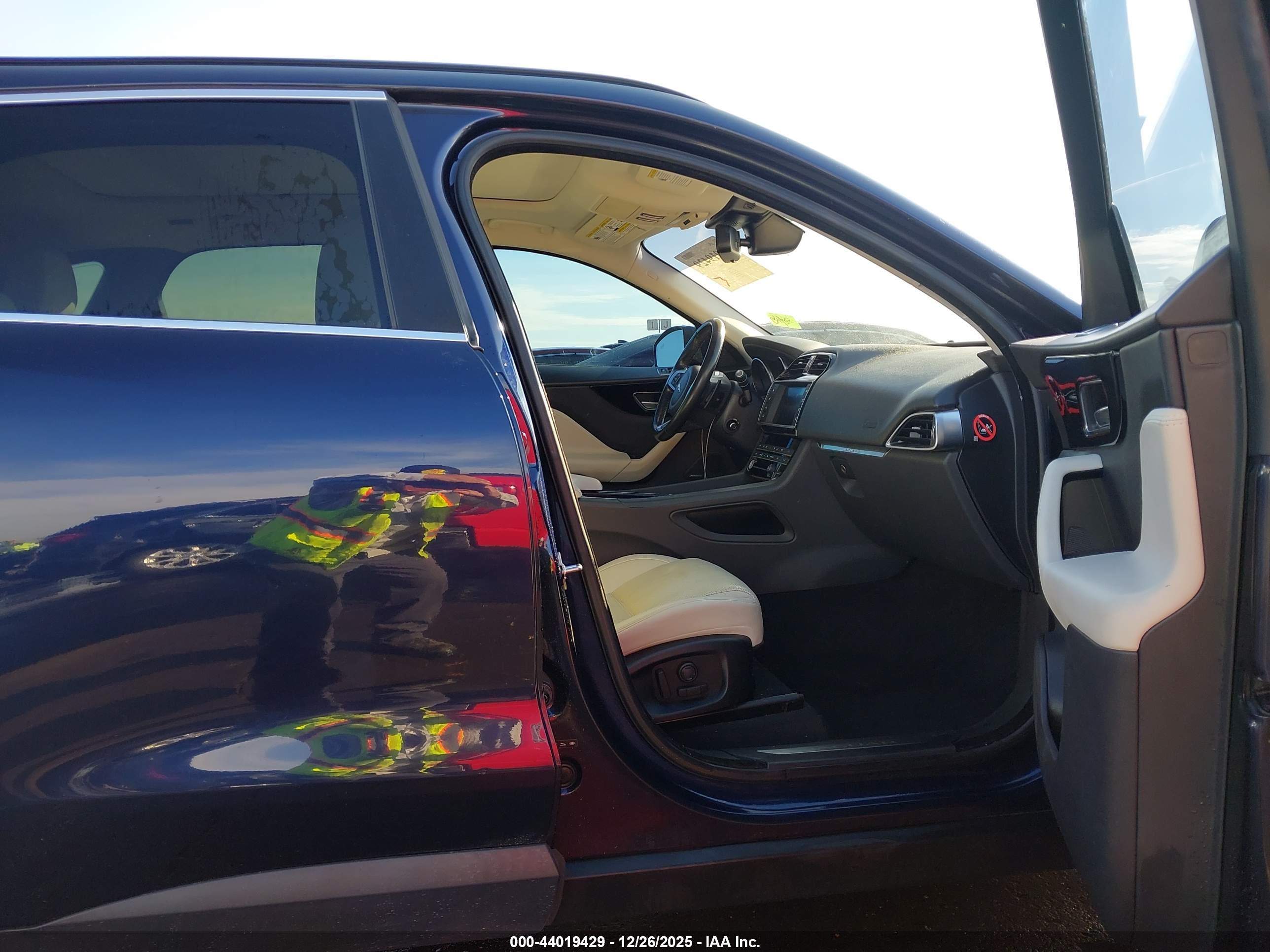 JAGUAR F-PACE image 5