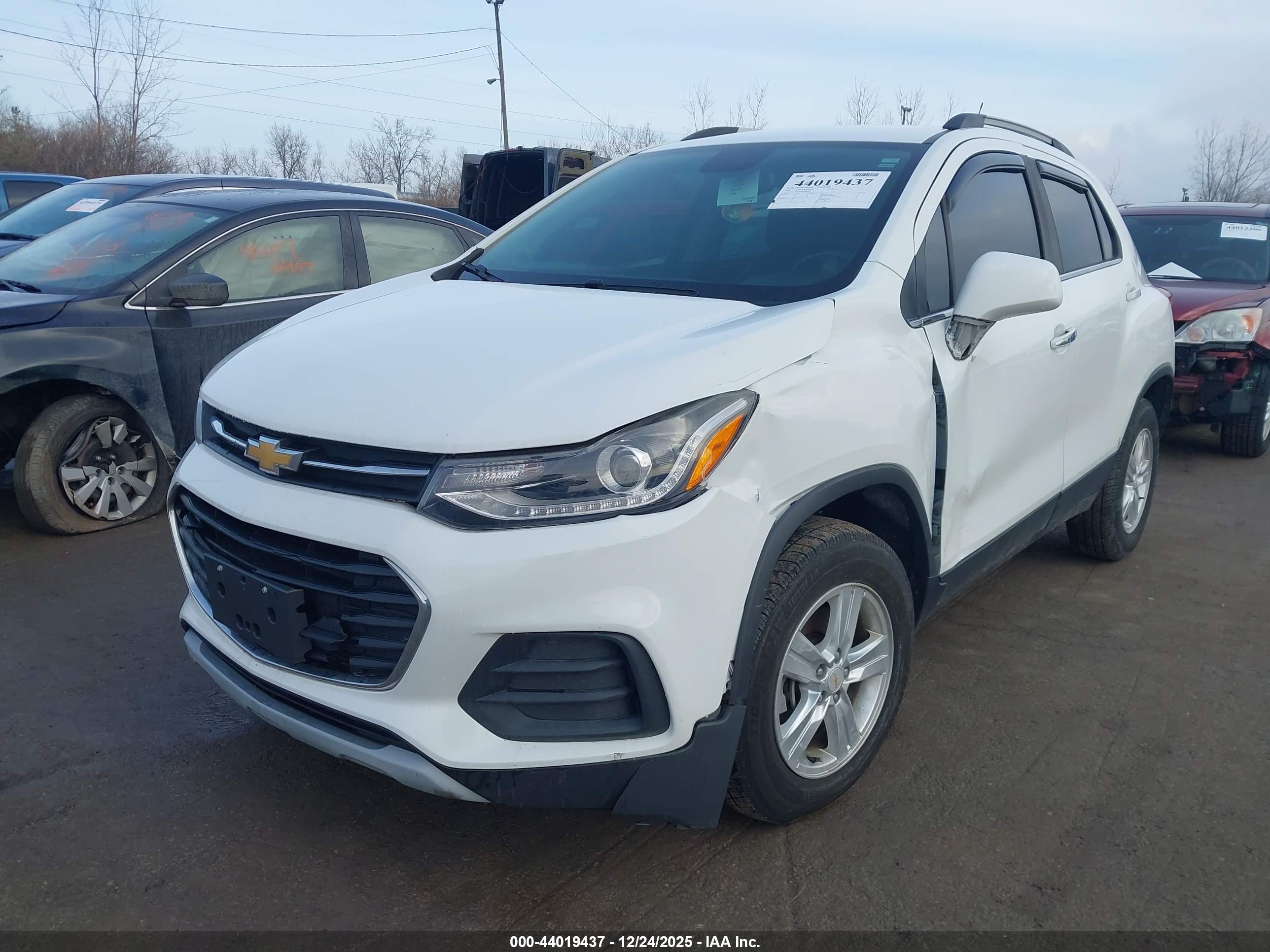 CHEVROLET TRAX image 2