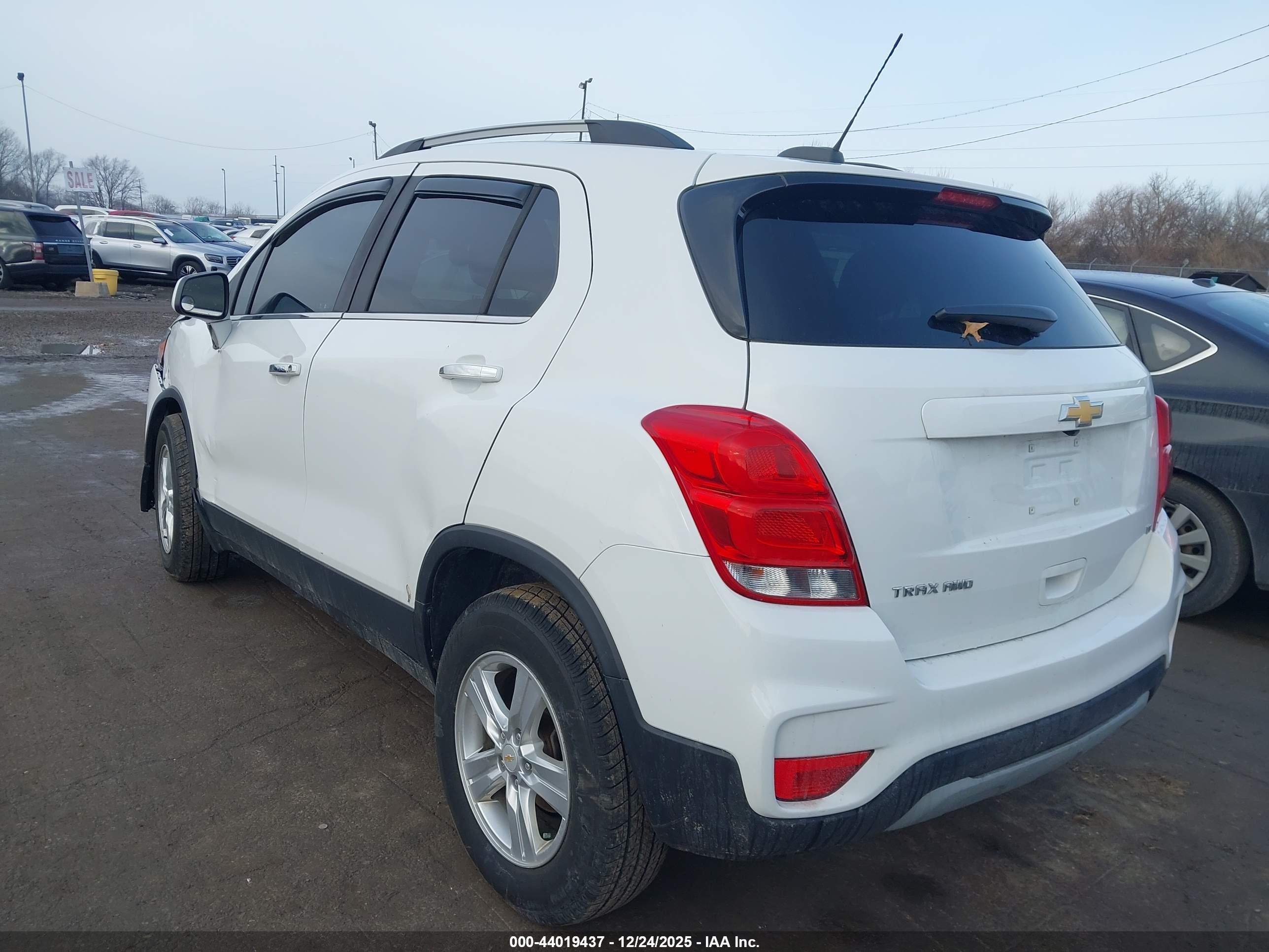 CHEVROLET TRAX image 3
