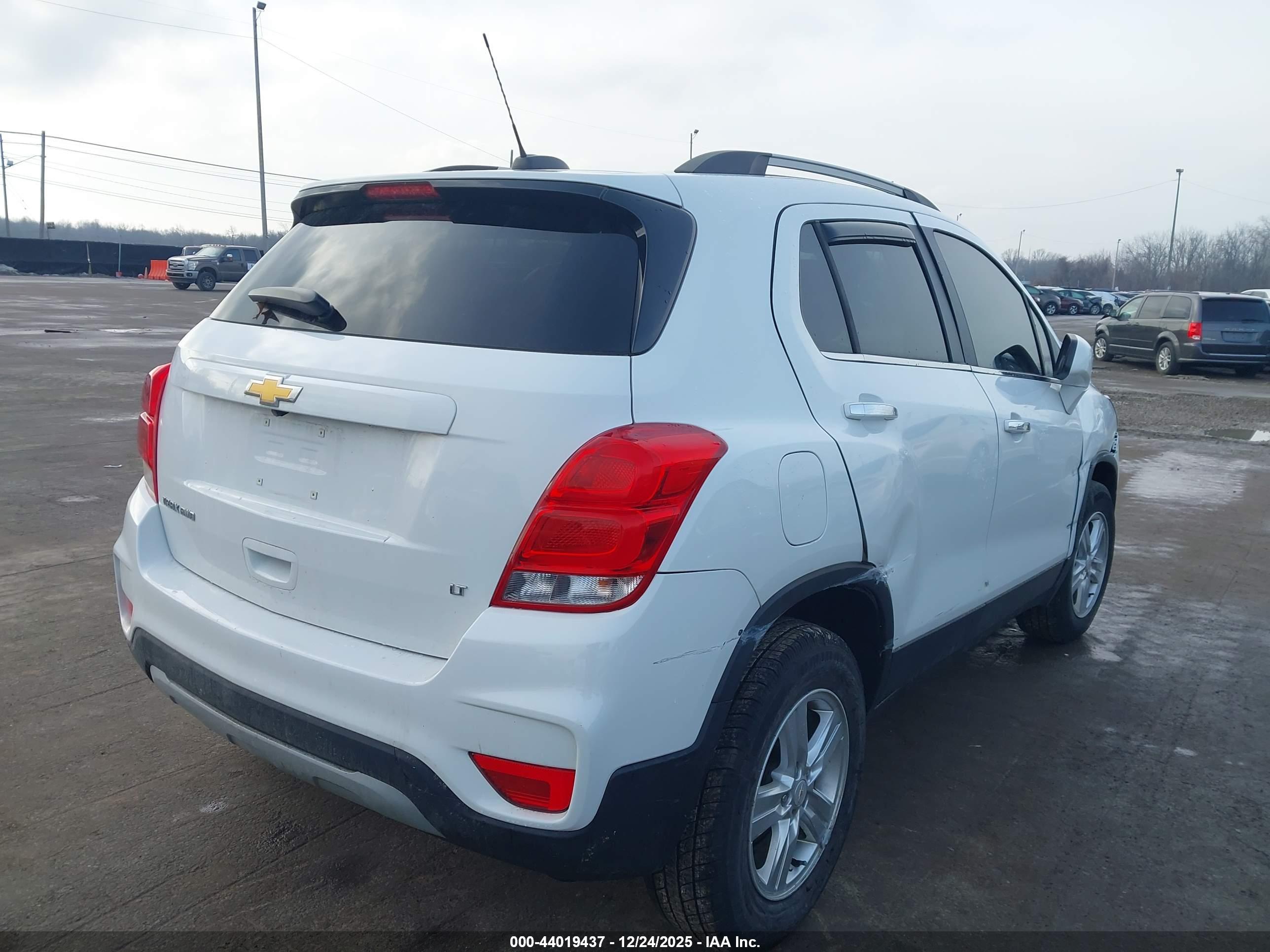 CHEVROLET TRAX image 4