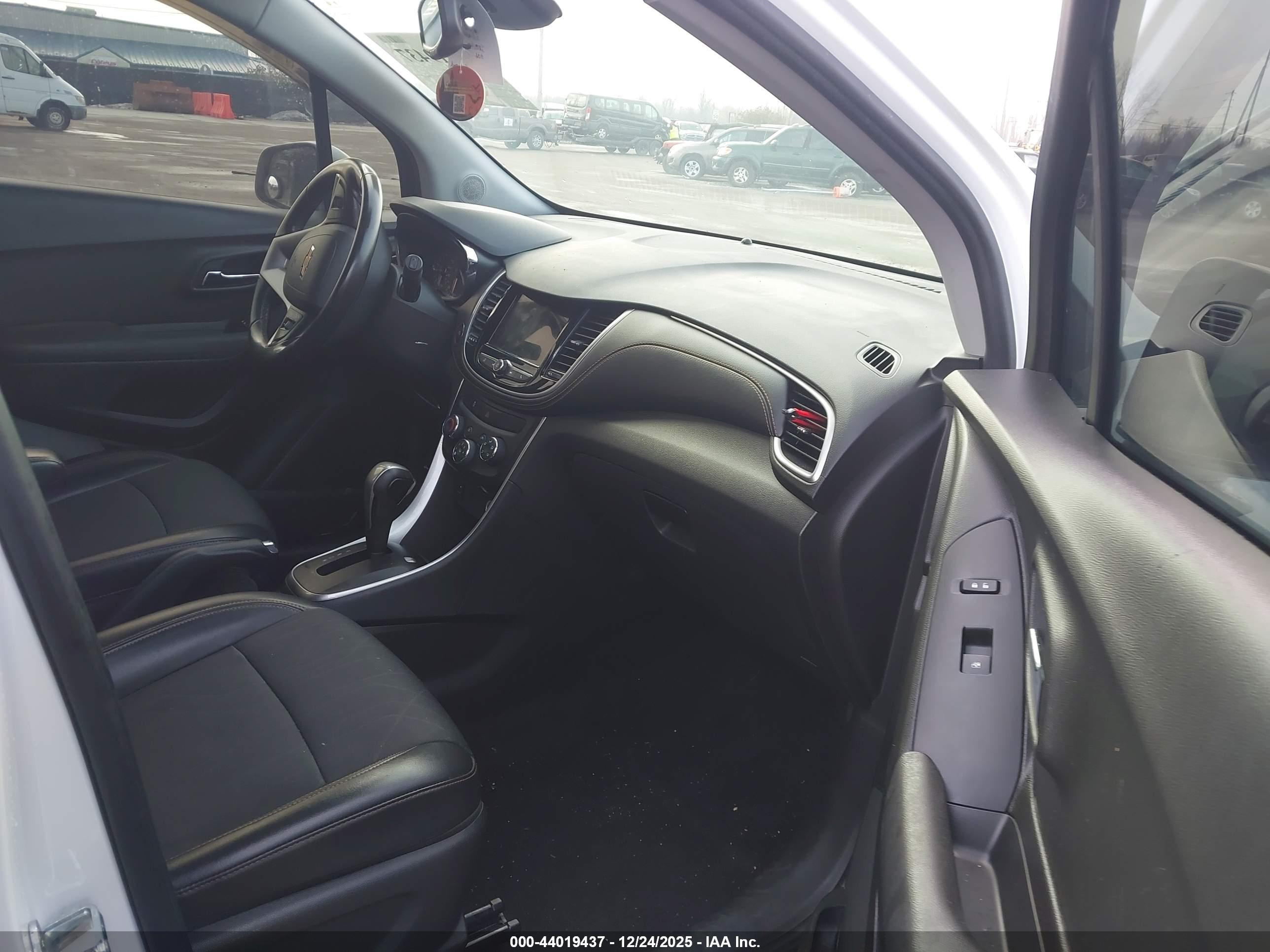 CHEVROLET TRAX image 5