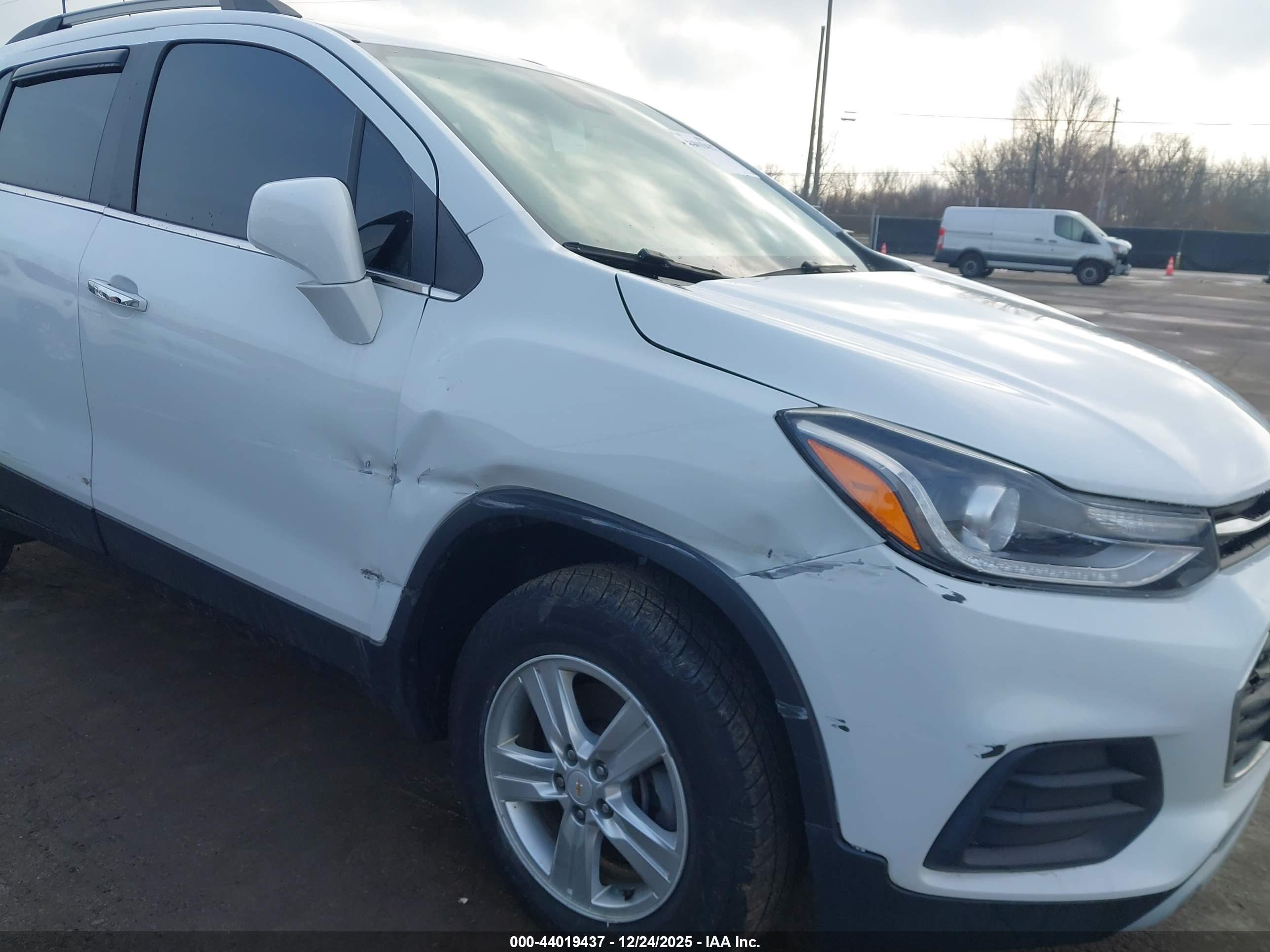 CHEVROLET TRAX image 6