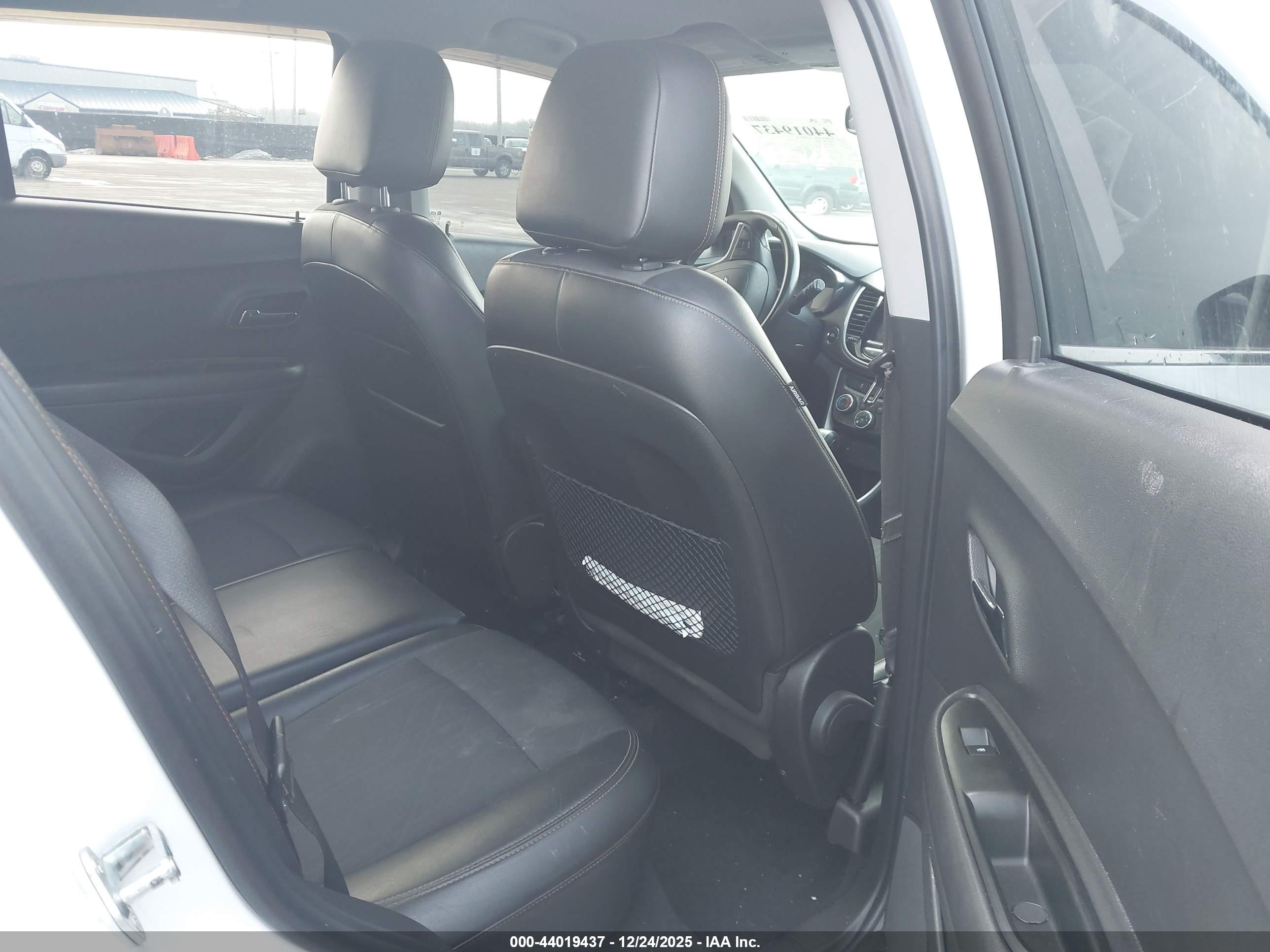 CHEVROLET TRAX image 8