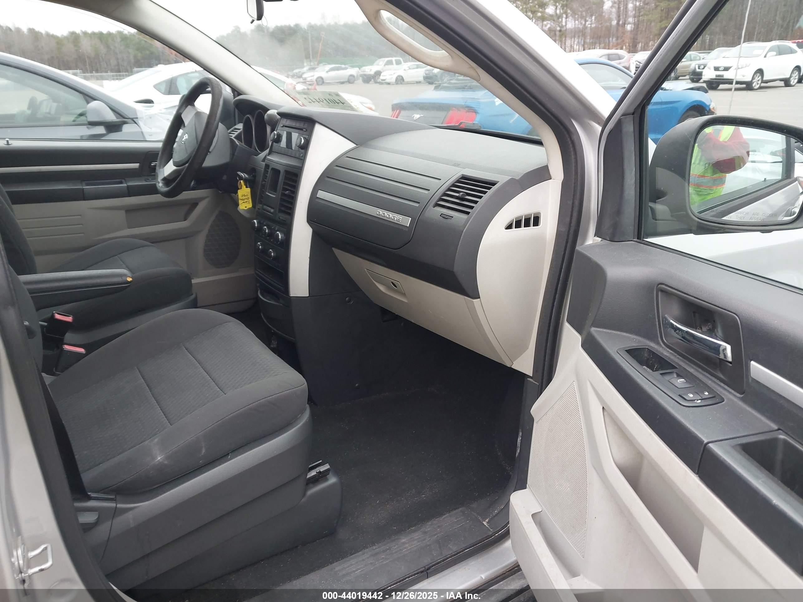DODGE GRAND image 5