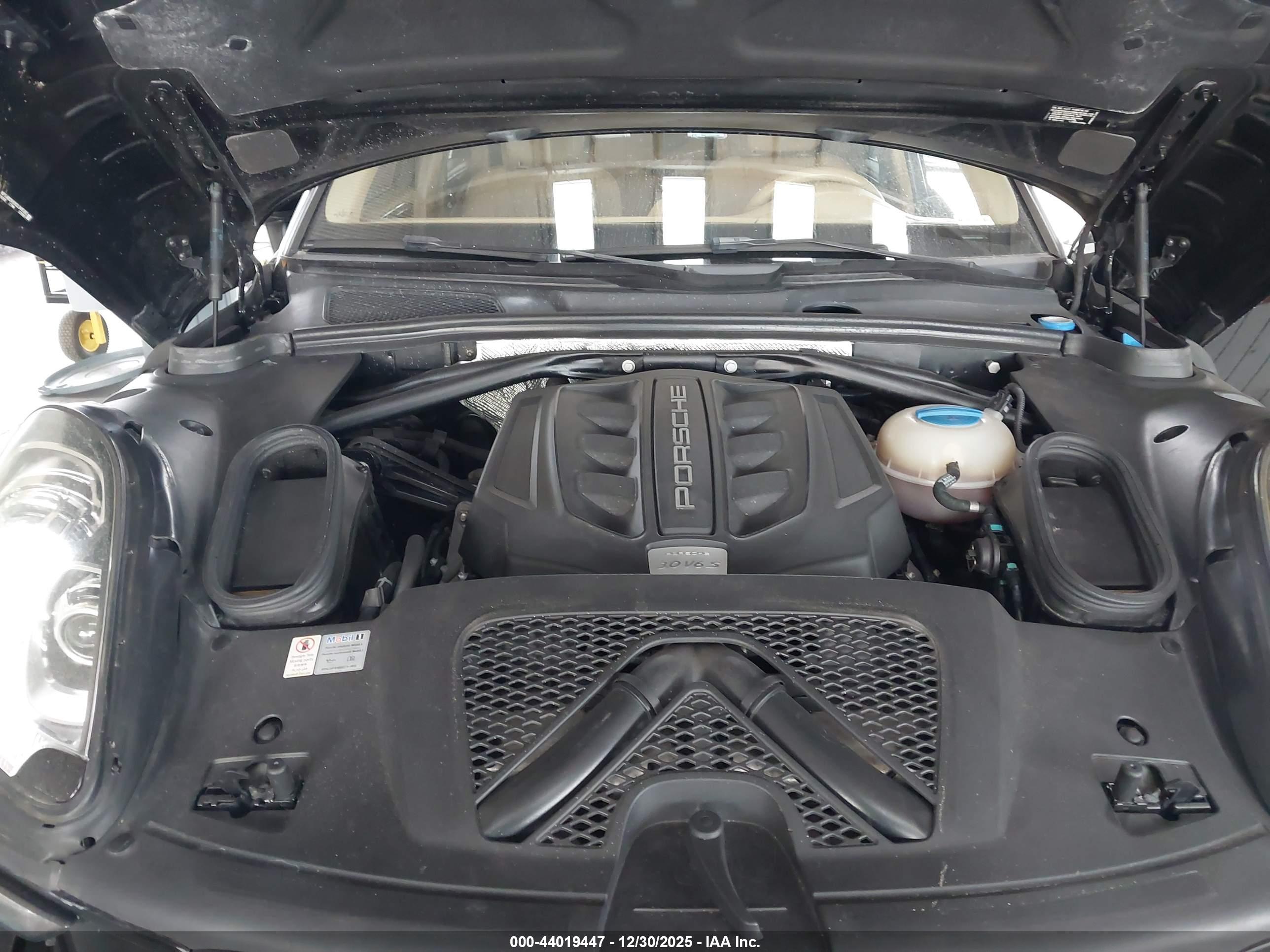 PORSCHE MACAN image 10